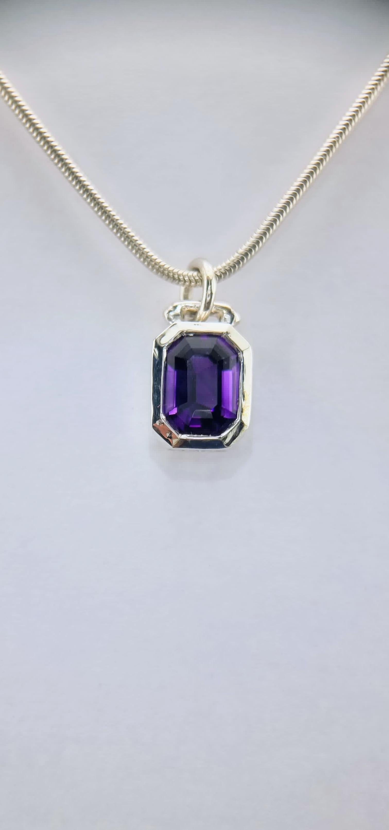 Anhänger mit 1,8 Karat Amethyst im Smaragdschliff und Seemannsanhänger aus Sterlingsilber im Angebot 4