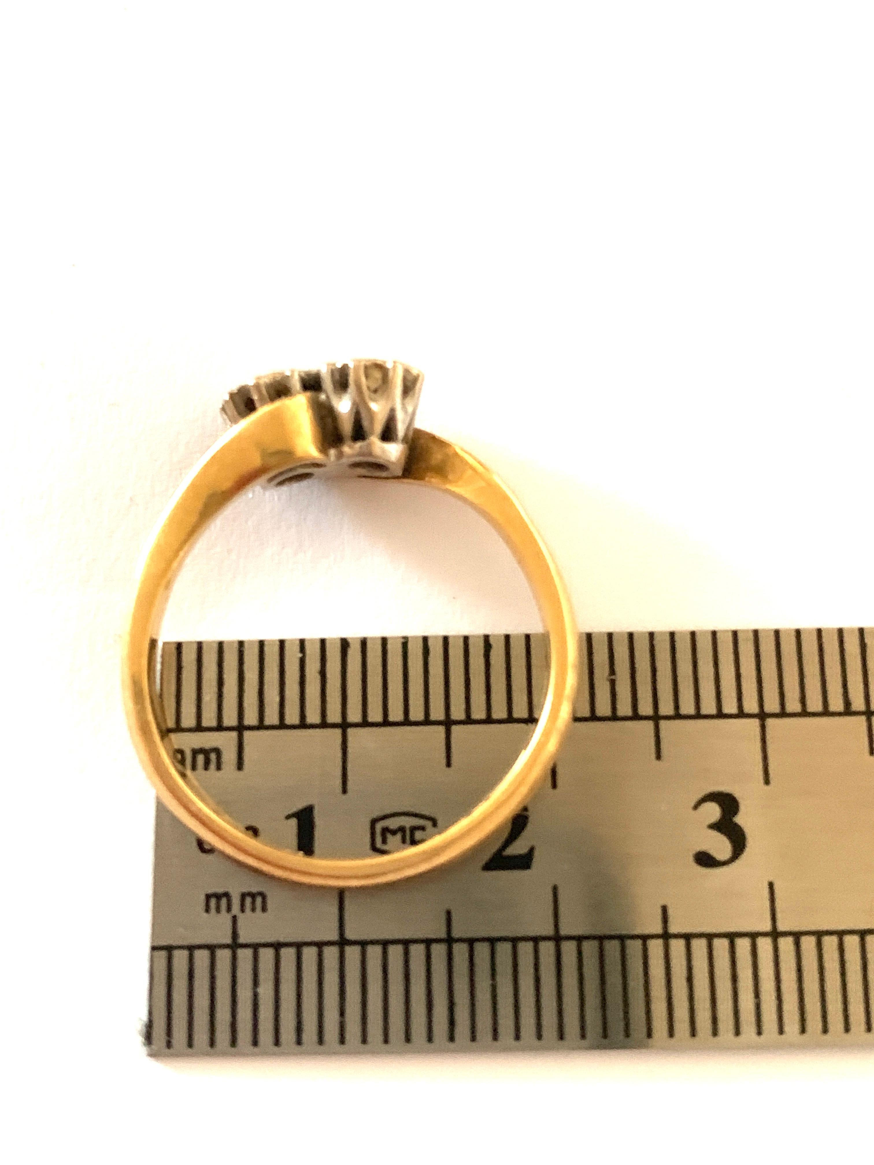 18ct Gold 0.20 Carat Diamond Ring For Sale 2