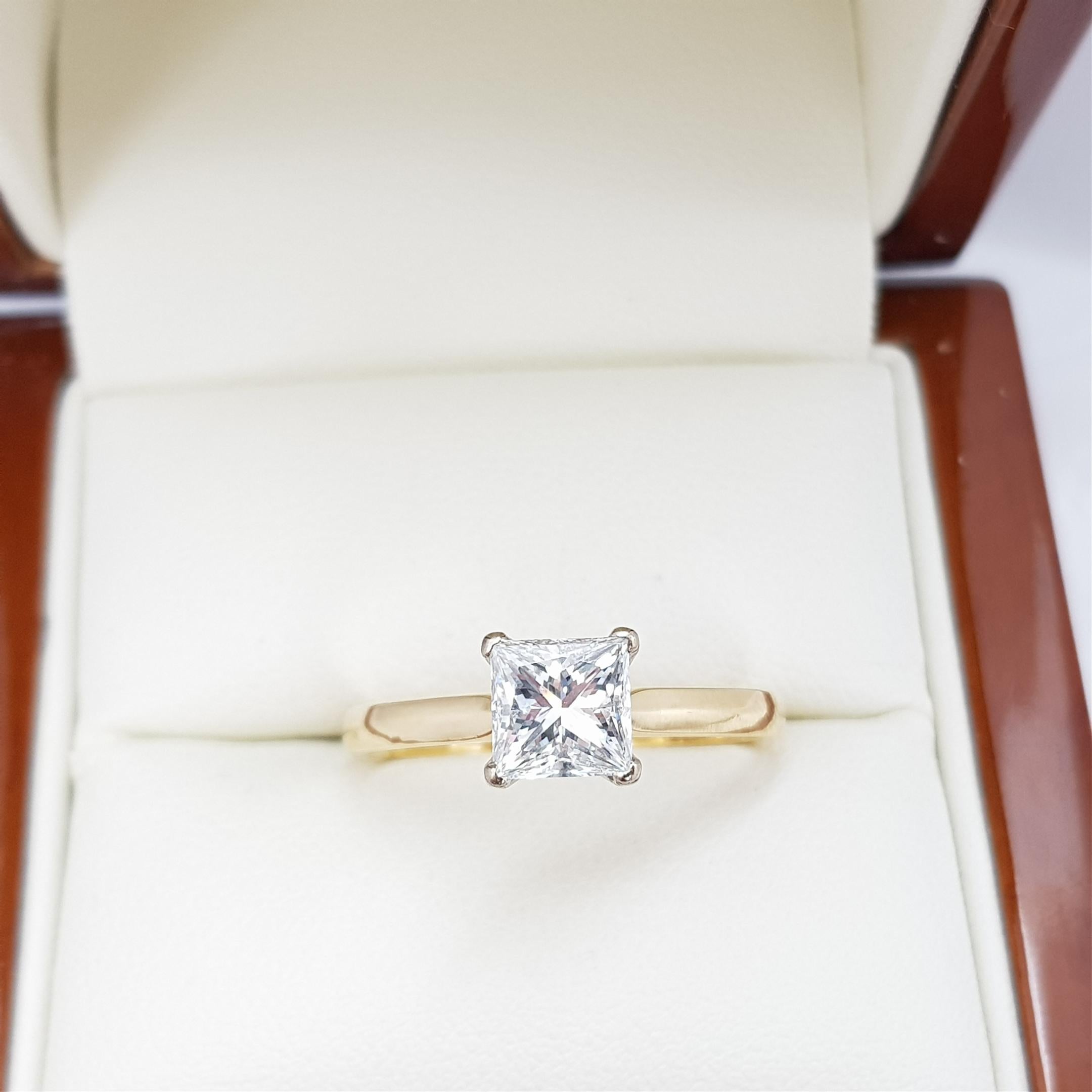 Bague en or 18ct avec solitaire en diamant taille princesse de 1,23ct certifiée GIA en vente 6