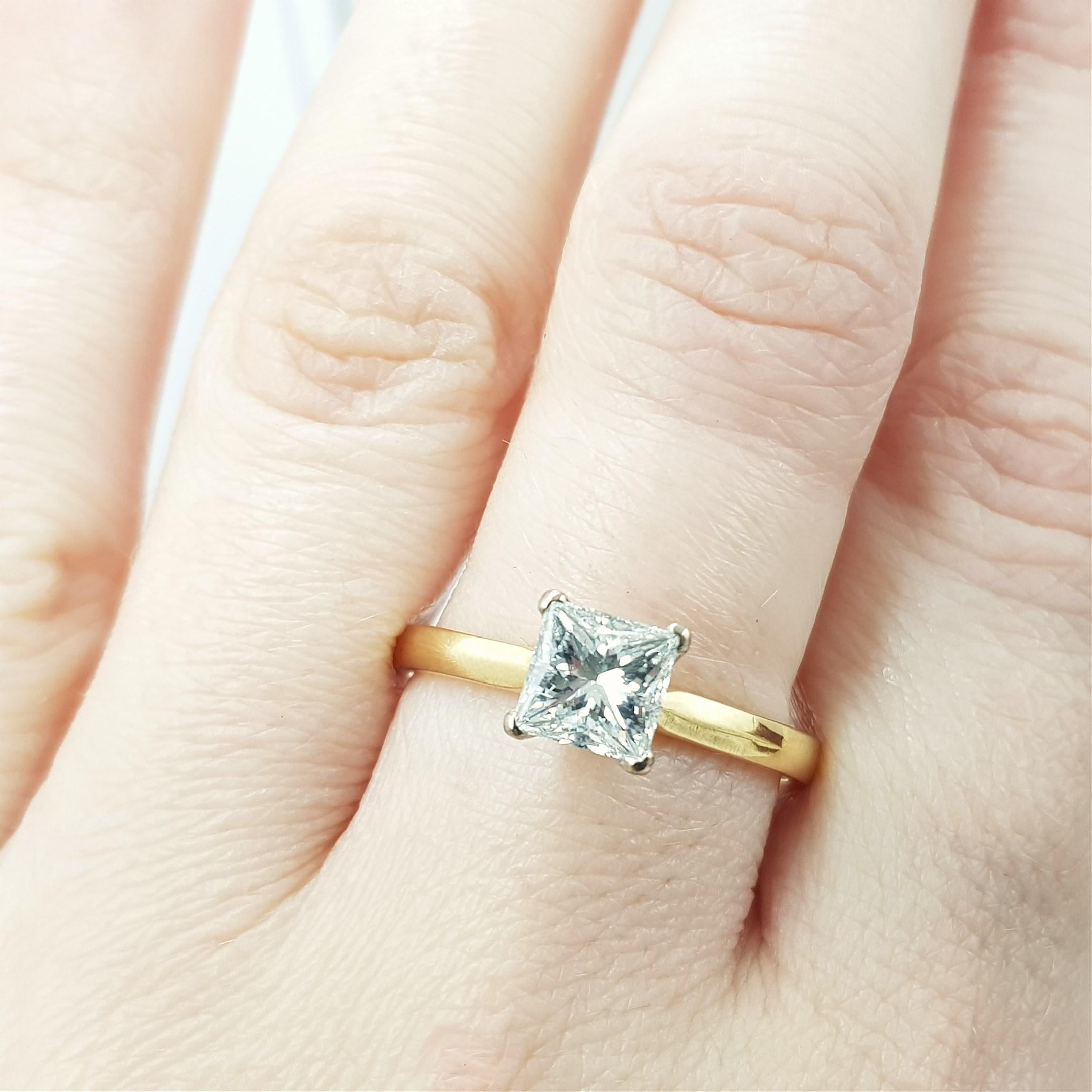 18ct Gold 1.23ct Princess Cut Solitaire Diamond Ring Size R 1/2 GIA Certified & Valuation of $26900 AUD

This 18ct gold ring has a stunning large princess cut diamond with a beautiful colour & clarity. The diamond has been GIA certified and this