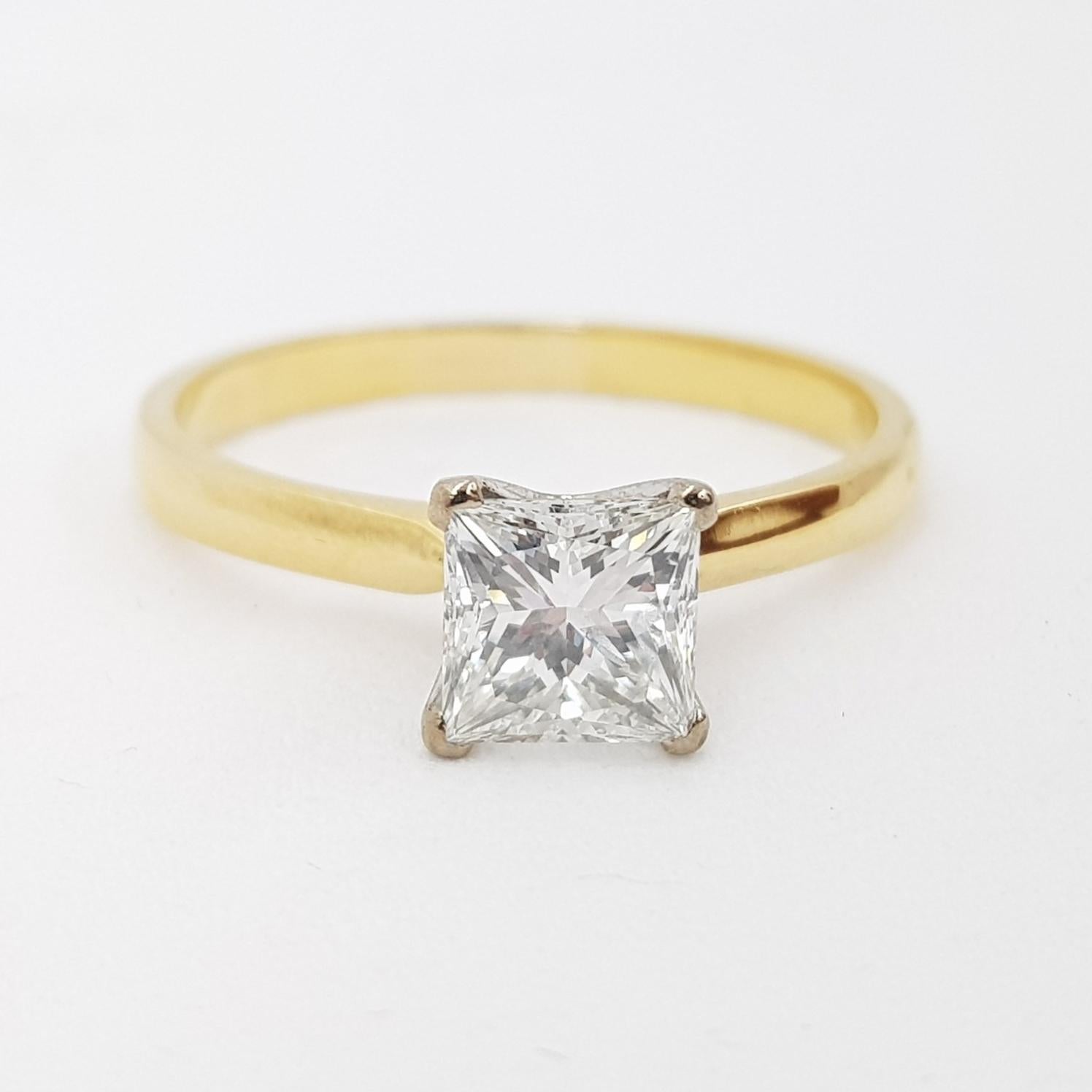 Modern 18ct Gold 1.23ct Princess Cut Solitaire Diamond Ring GIA Certified For Sale