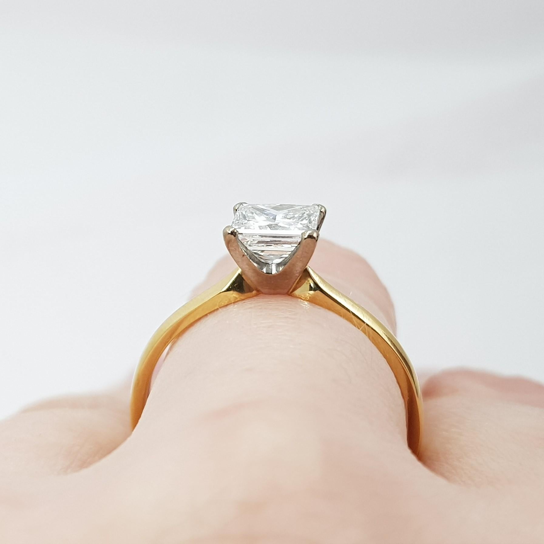 18ct Gold 1.23ct Princess Cut Solitaire Diamond Ring GIA Certified In Excellent Condition For Sale In FORTITUDE VALLEY, QLD