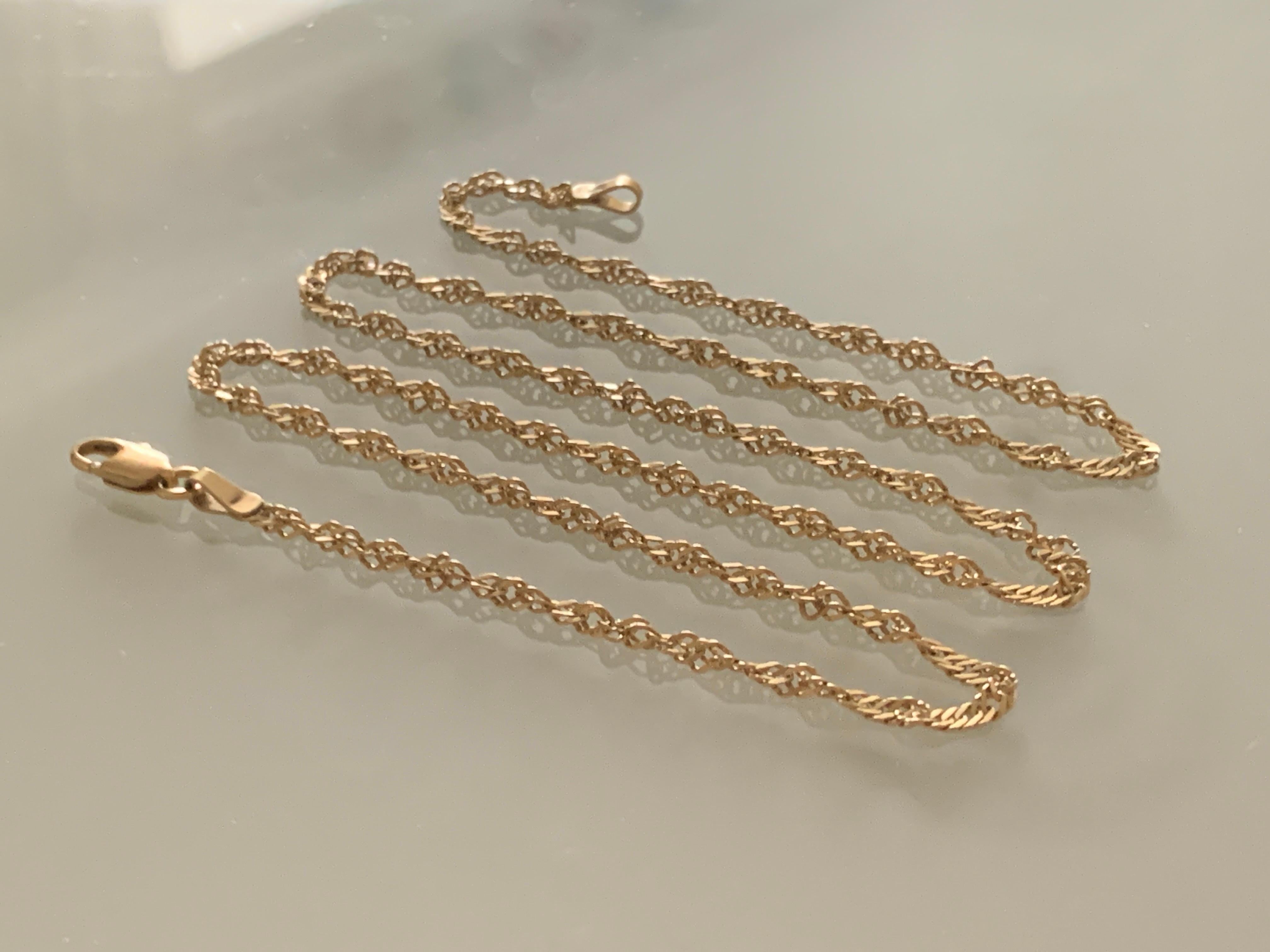 Beautiful Chic Chain
18ct Gold
Stamped 750 & designer stamp  JOHSA
Pretty Feminine Chain.