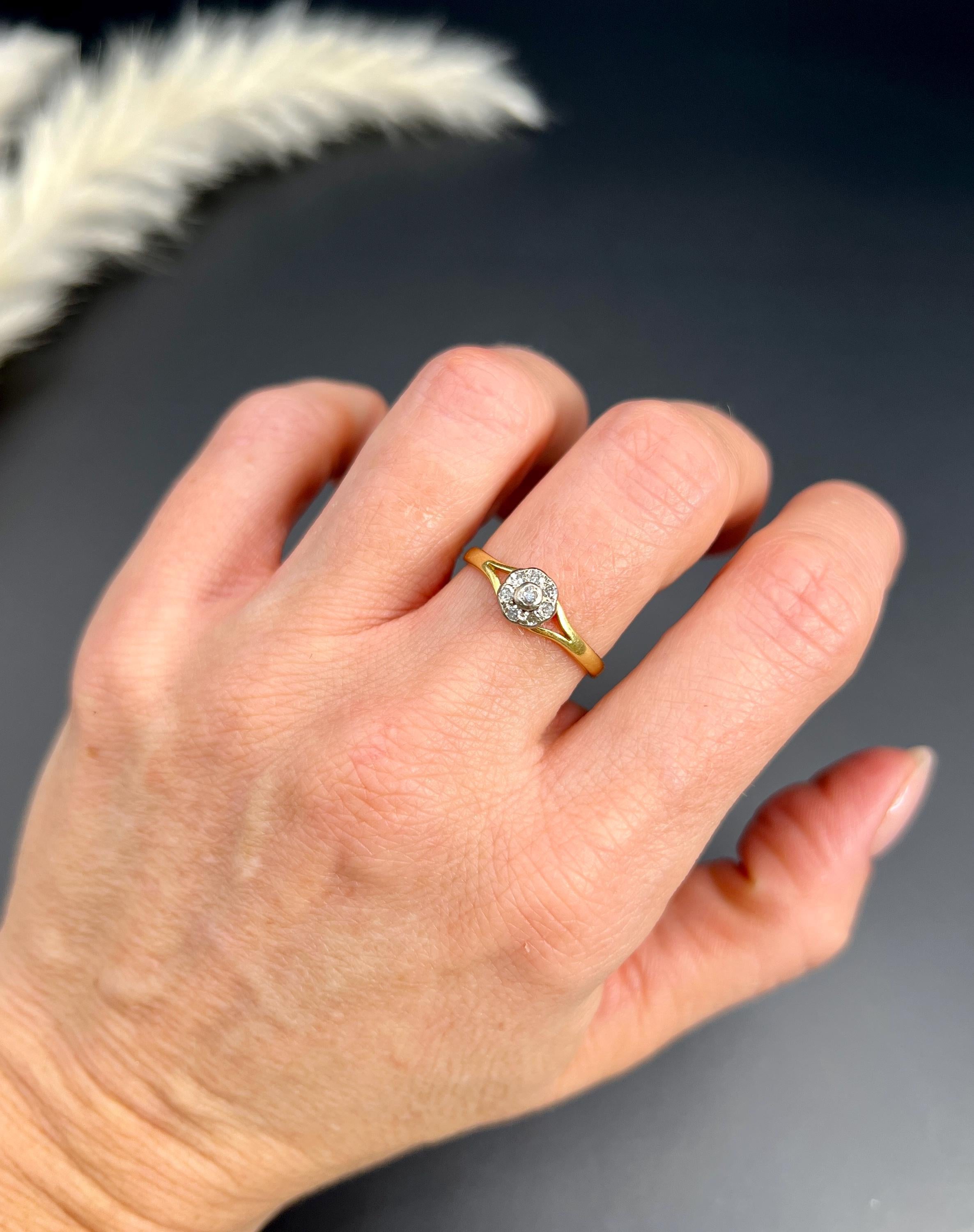 18ct Gold 1920er Jahre Diamond Daisy Cluster Ring mit Australian Unicorn Head Hallmark im Zustand „Gut“ im Angebot in Brighton, GB