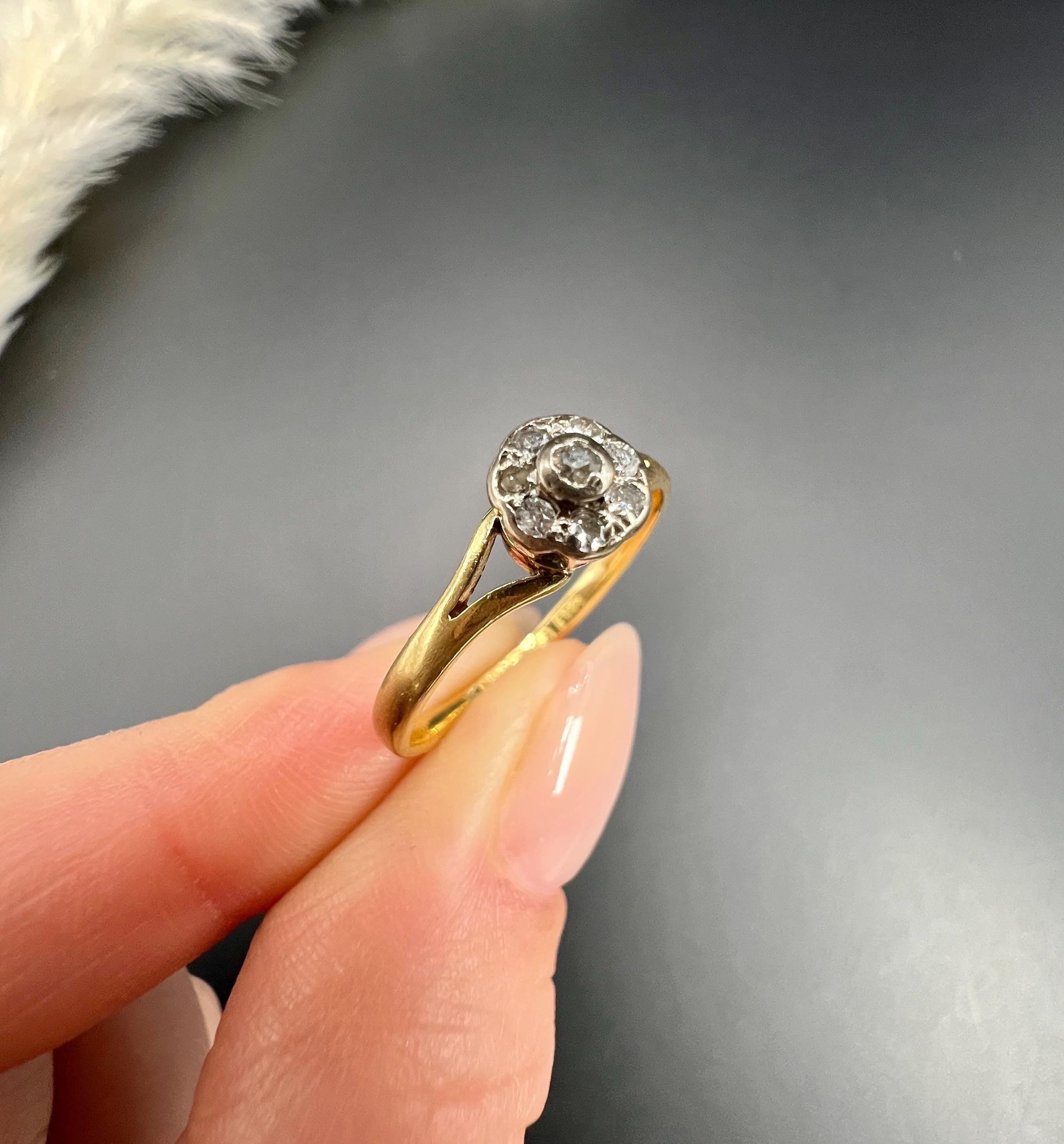 18ct Gold 1920er Jahre Diamond Daisy Cluster Ring mit Australian Unicorn Head Hallmark im Angebot 2