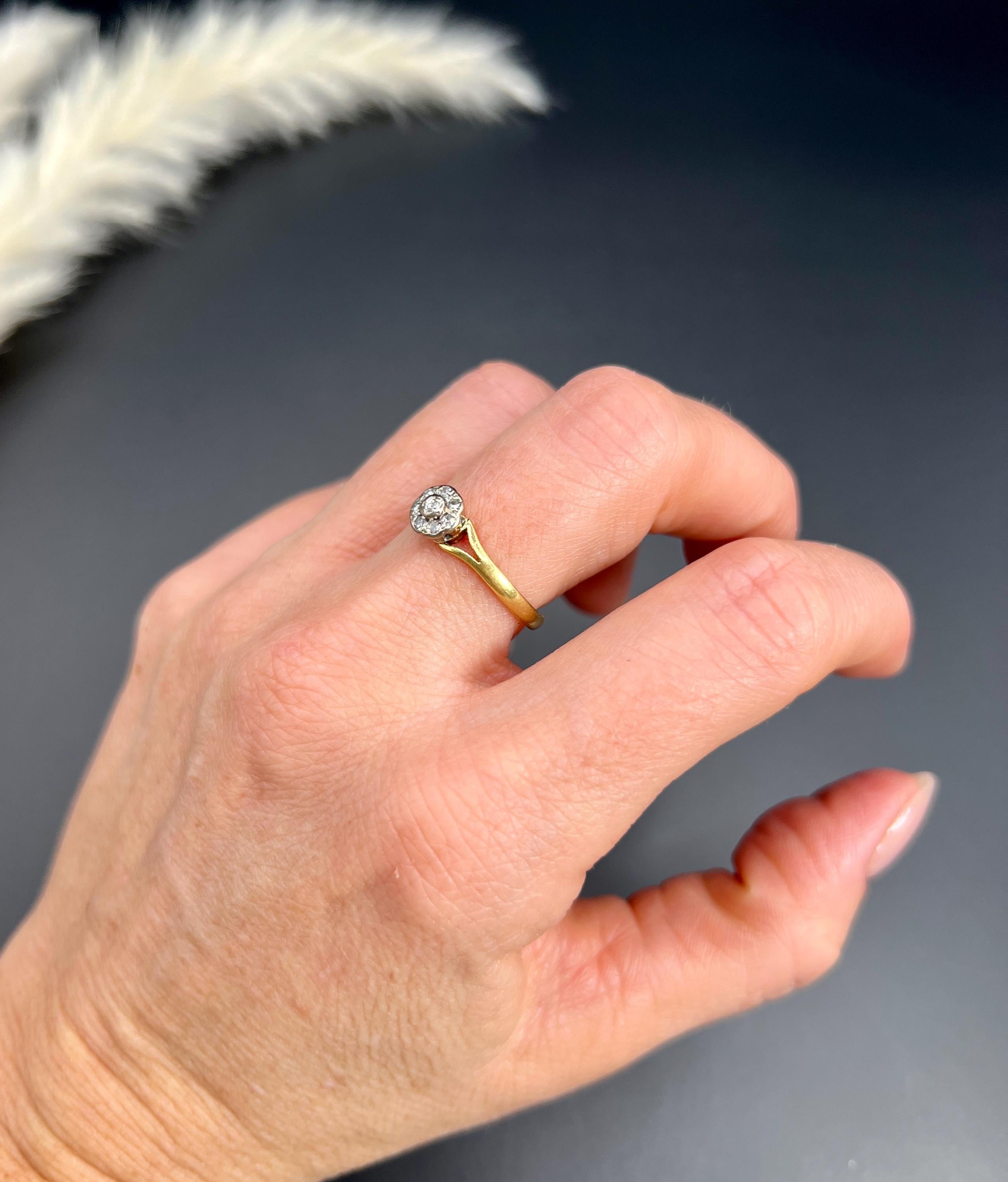 18ct Gold 1920er Jahre Diamond Daisy Cluster Ring mit Australian Unicorn Head Hallmark im Angebot 3