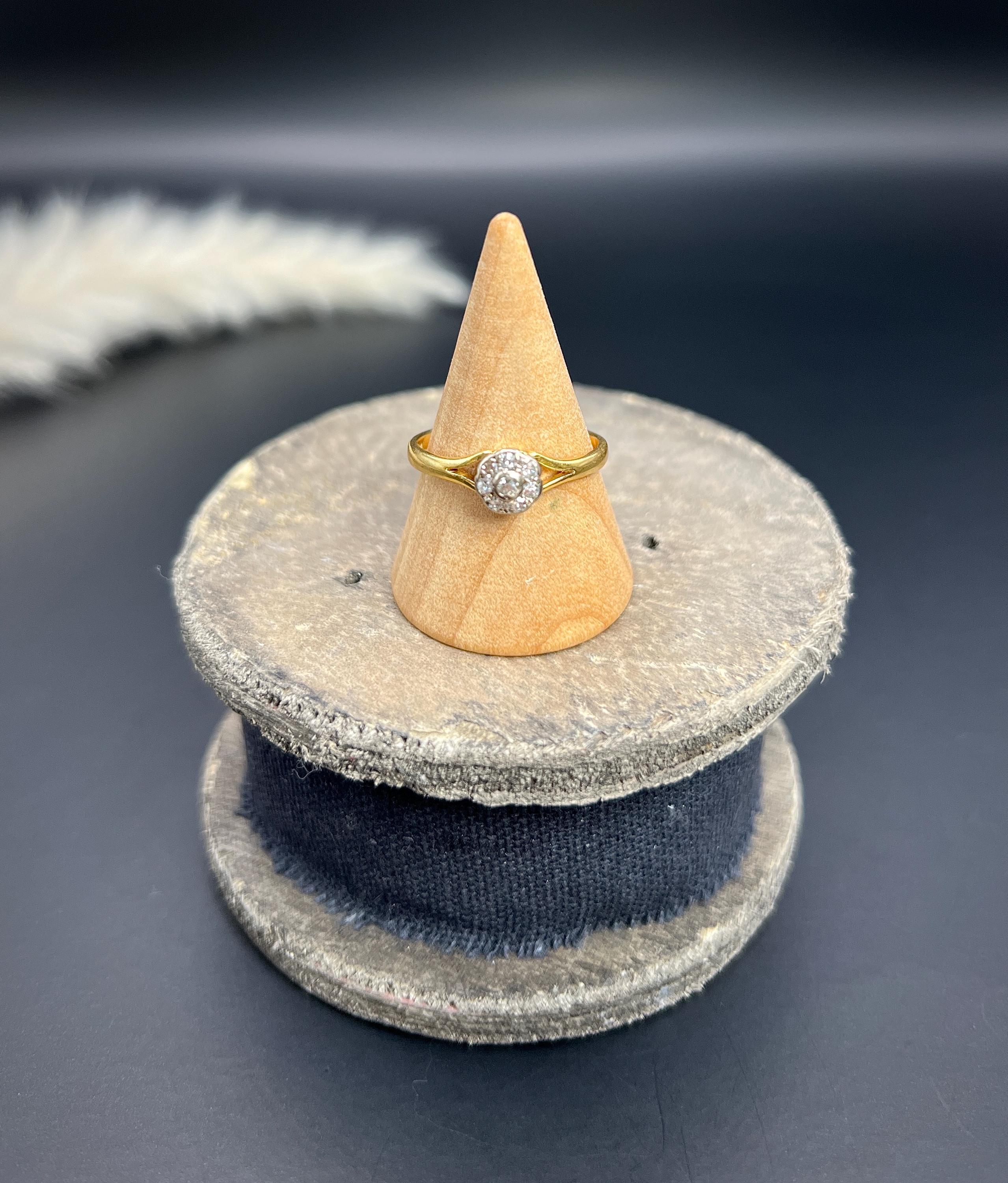 18ct Gold 1920er Jahre Diamond Daisy Cluster Ring mit Australian Unicorn Head Hallmark im Angebot 4