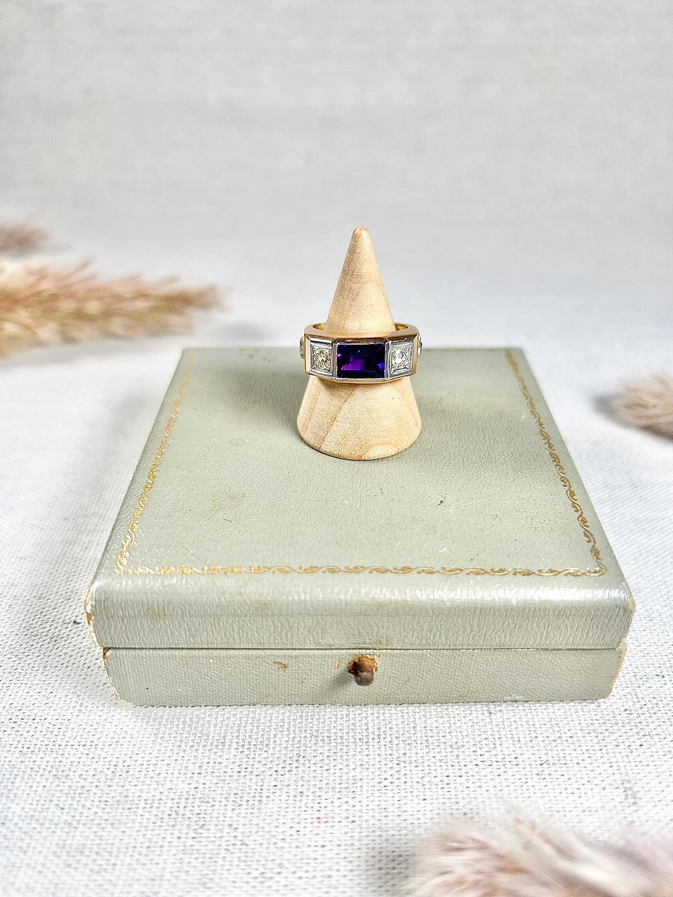 18ct Gold 1950s Emerald Cut Amethyst Brilliant Cut Diamond Snake Fraternity Ring For Sale 3