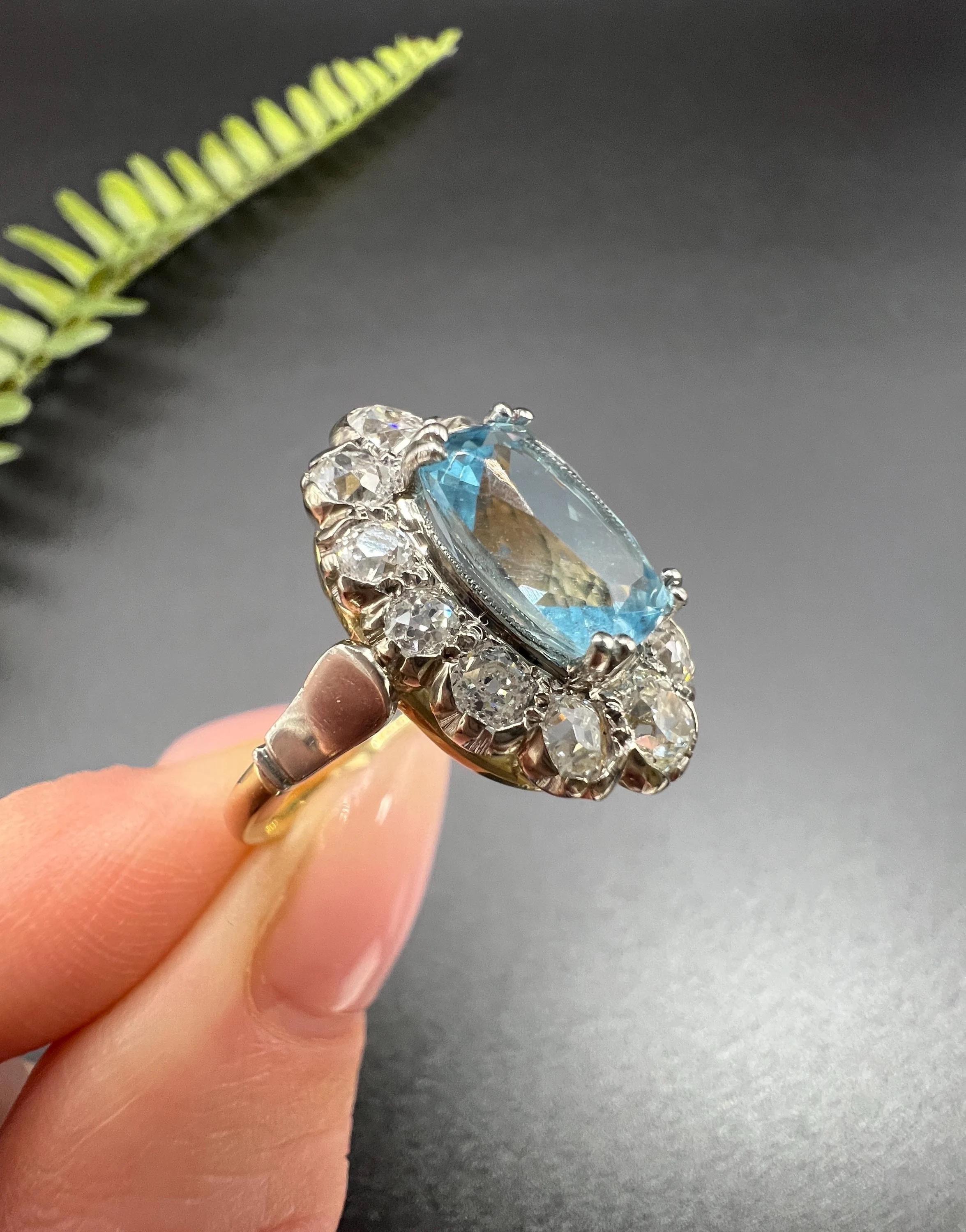 18ct Gold 2 Carats of Diamonds & 2.65 Carat Cushion Cut Aquamarine Cluster Ring For Sale 1
