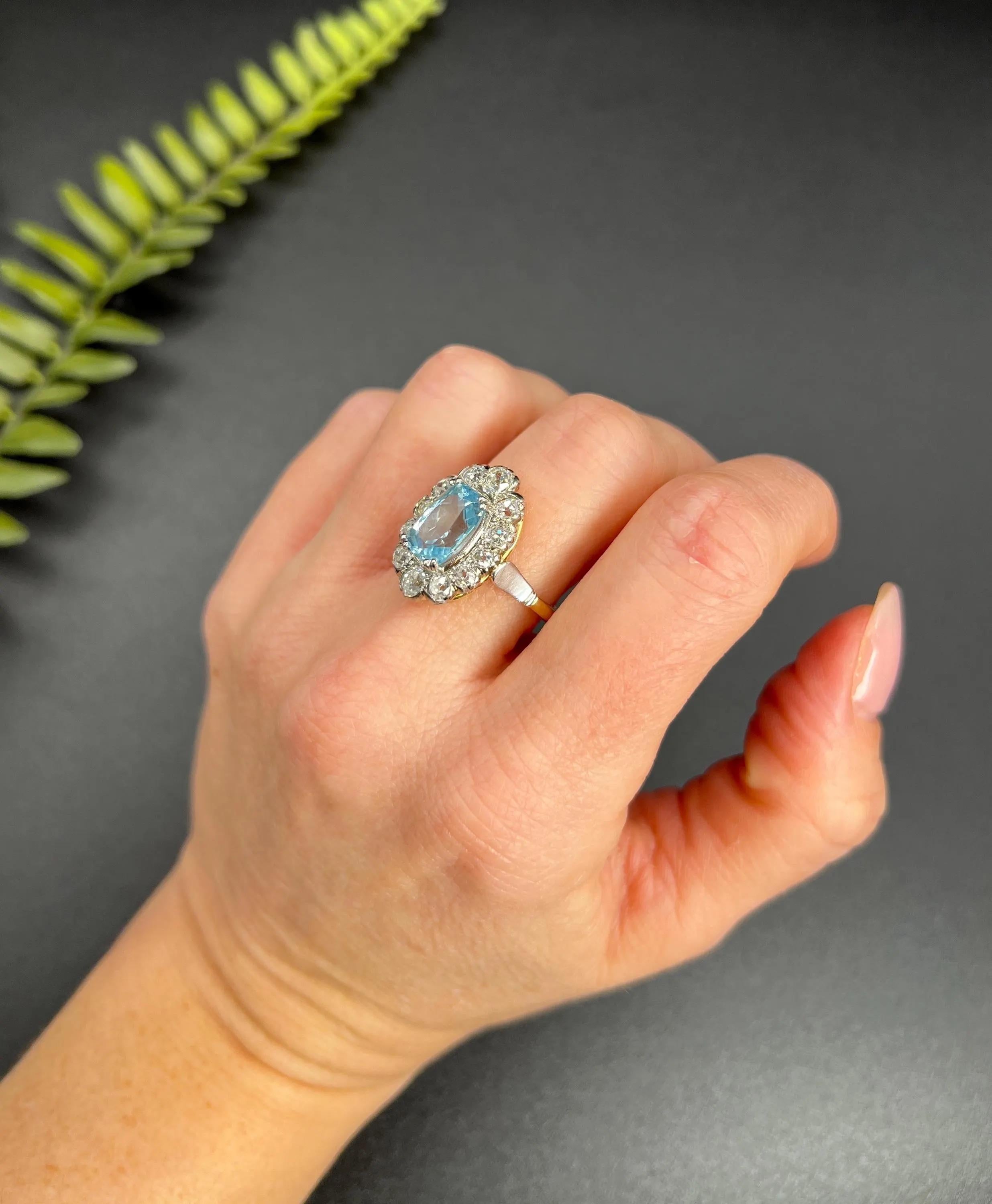 18ct Gold 2 Carats of Diamonds & 2.65 Carat Cushion Cut Aquamarine Cluster Ring For Sale 4