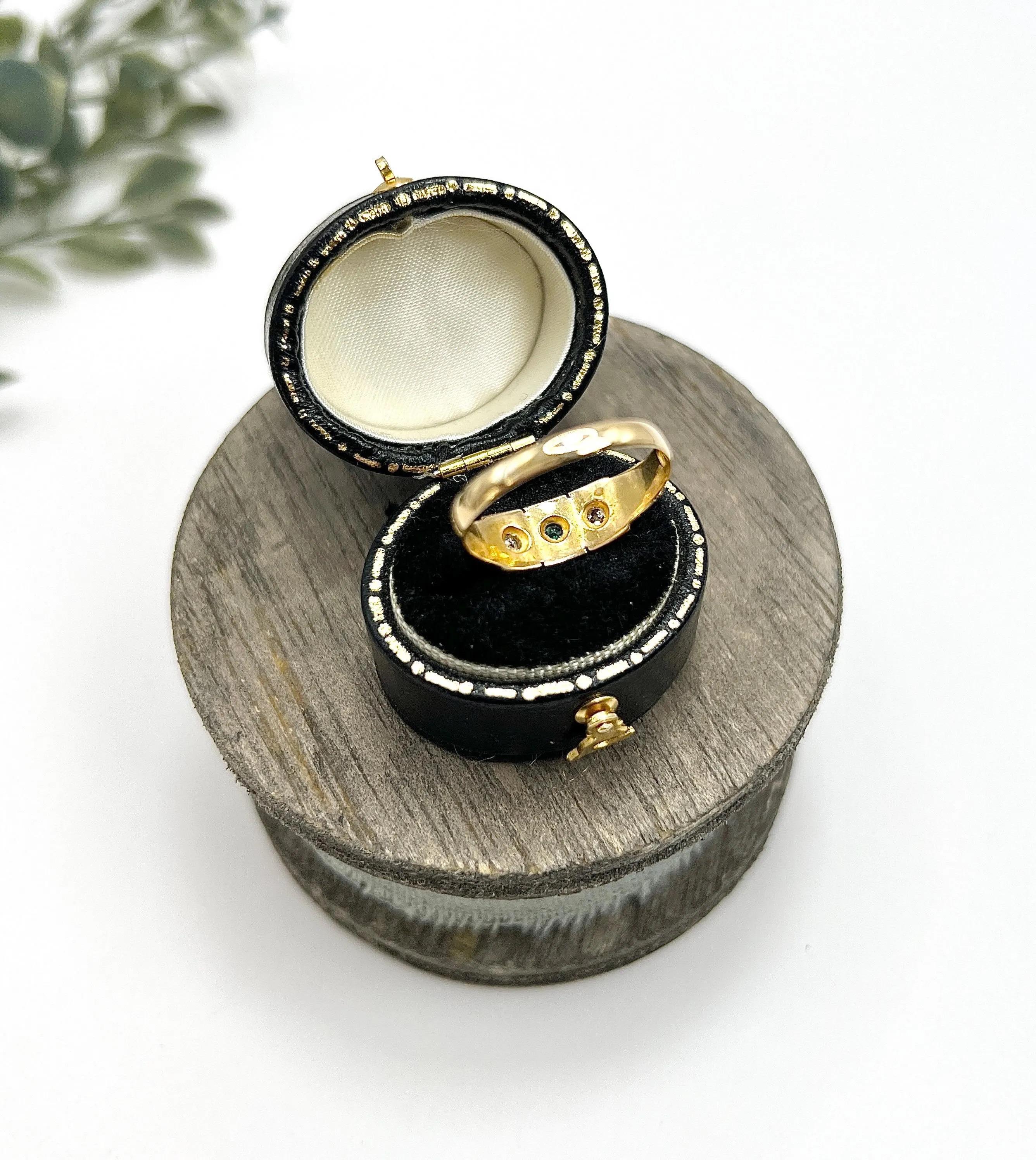 Bague en or 18ct à 3 pierres, émeraudes et diamants, sertie en étoile, poinçonnée Chester 1896 en vente 4