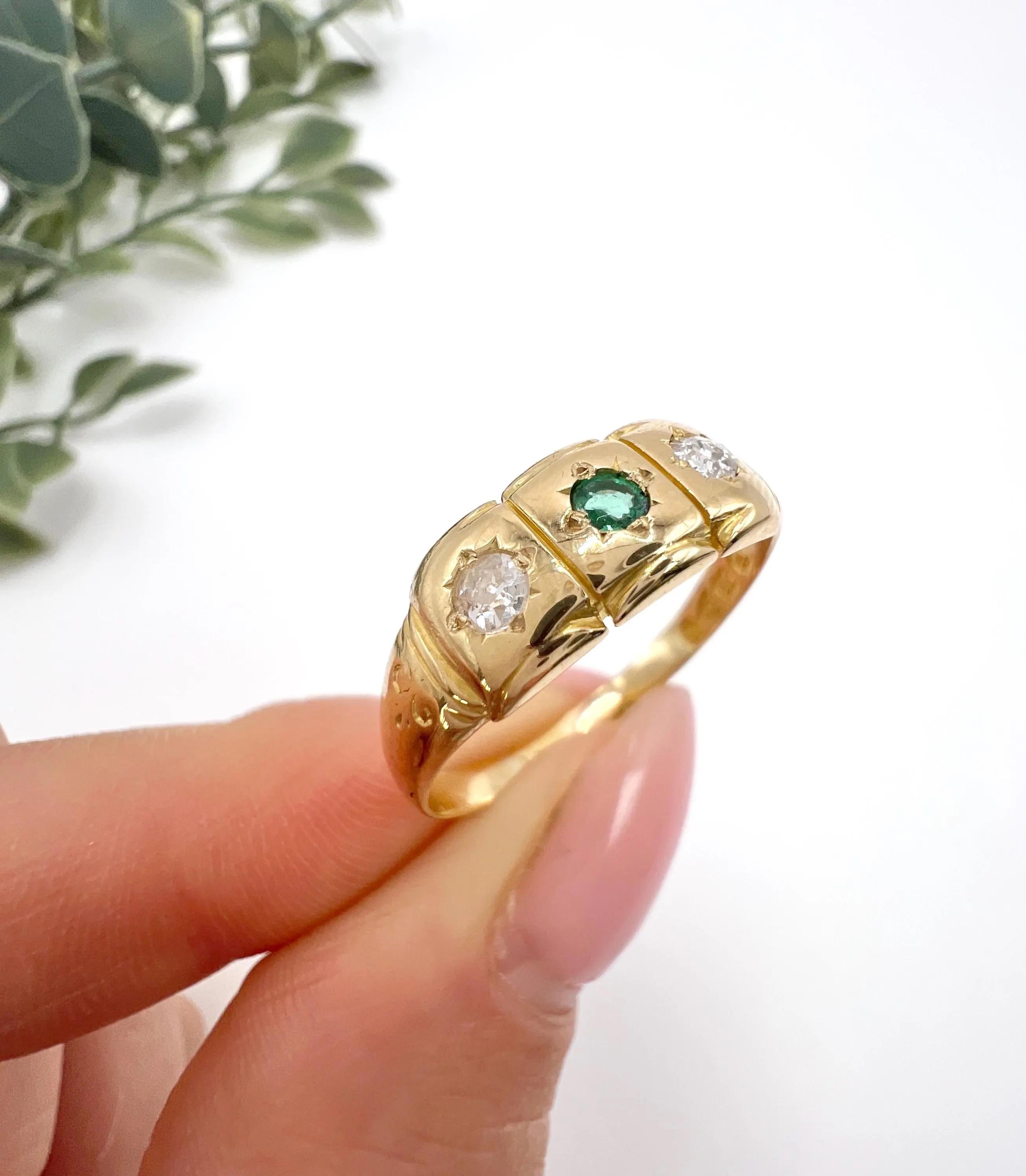 Bague en or 18ct à 3 pierres, émeraudes et diamants, sertie en étoile, poinçonnée Chester 1896 Unisexe en vente