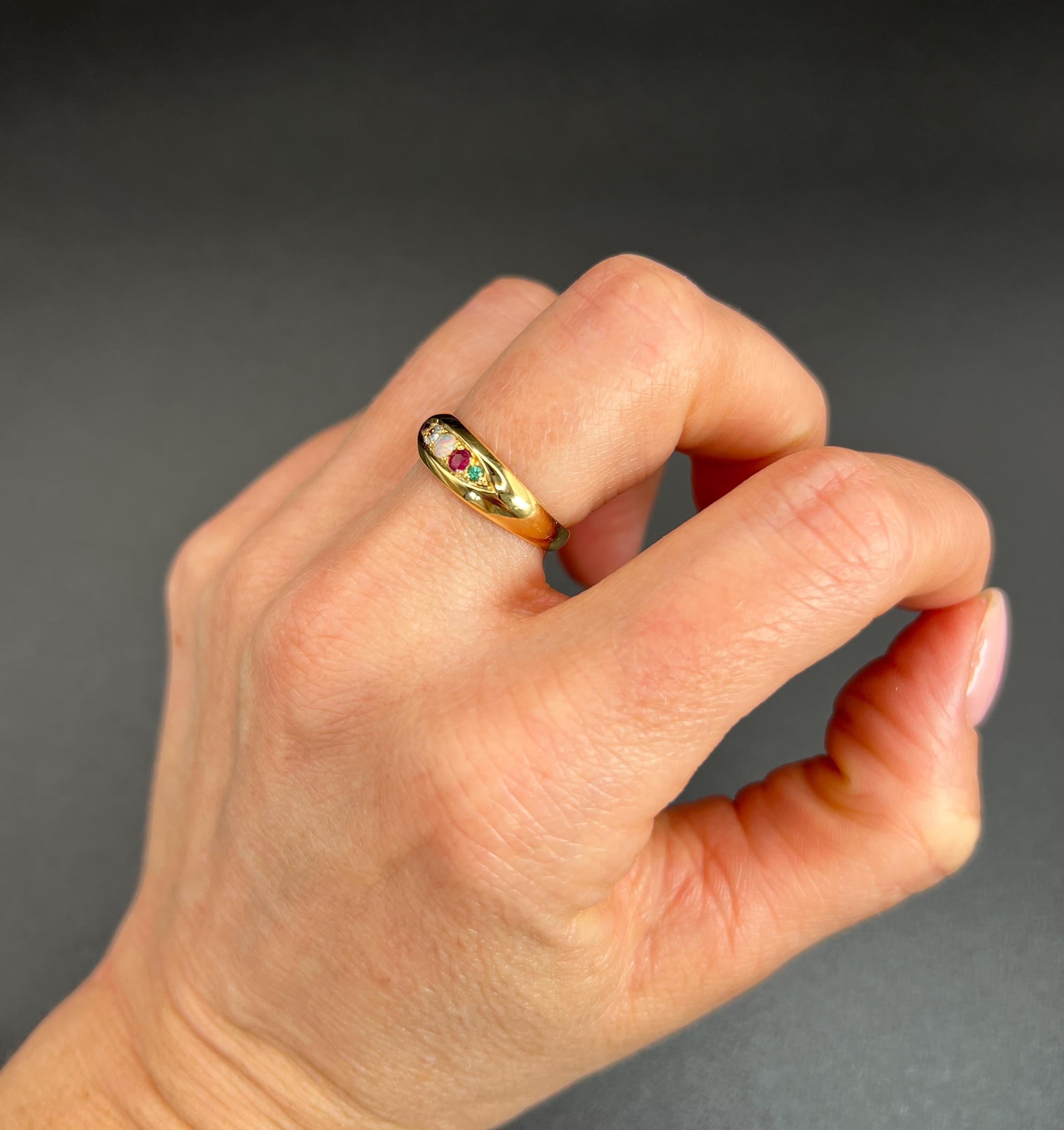 18 Karat Gold, ADORE Amethyst, Diamant, Opal, Rubin & Smaragd Ring gestempelt 1911 (Rundschliff) im Angebot