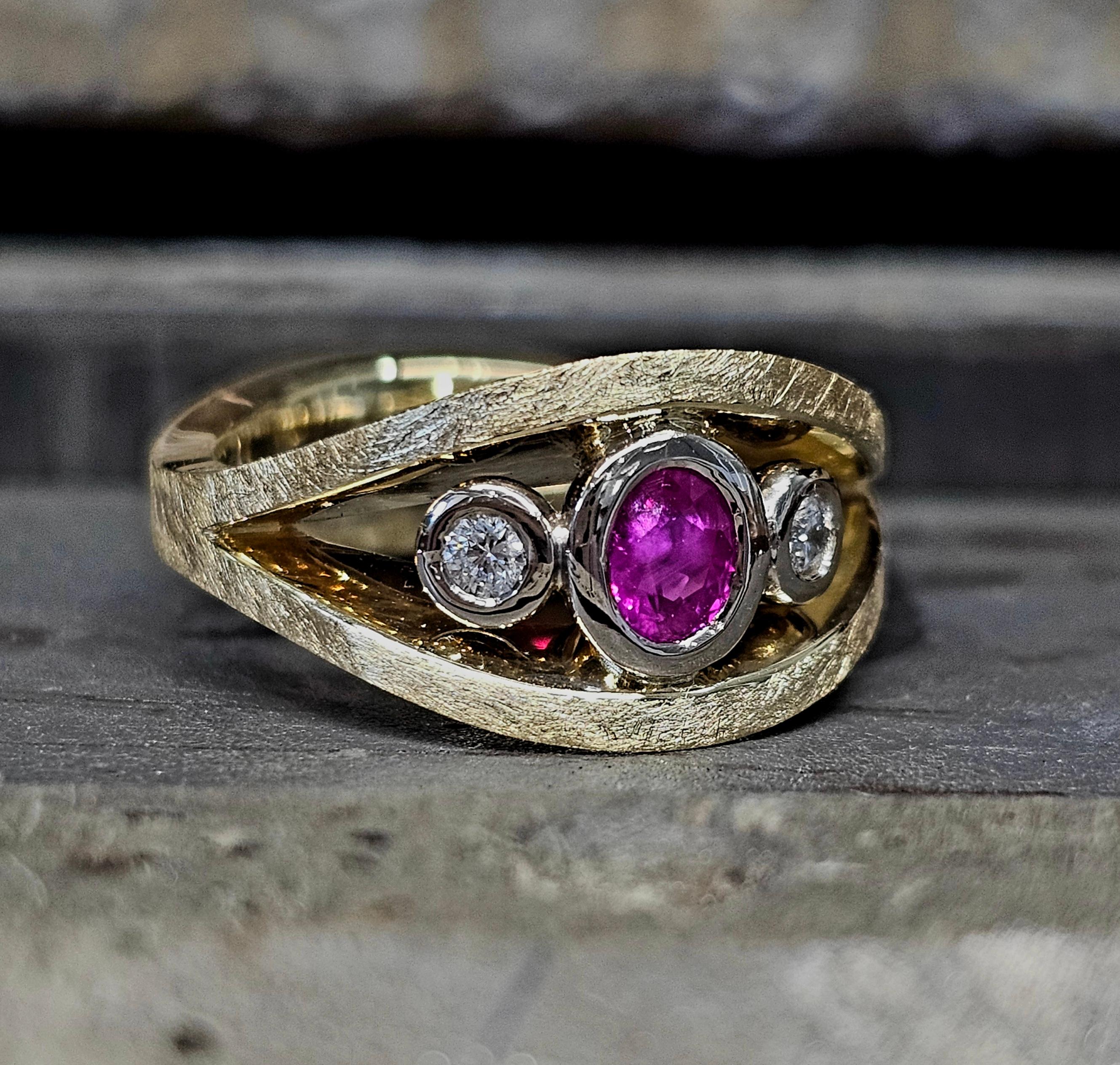 18ct Gold and Ruby Ring 