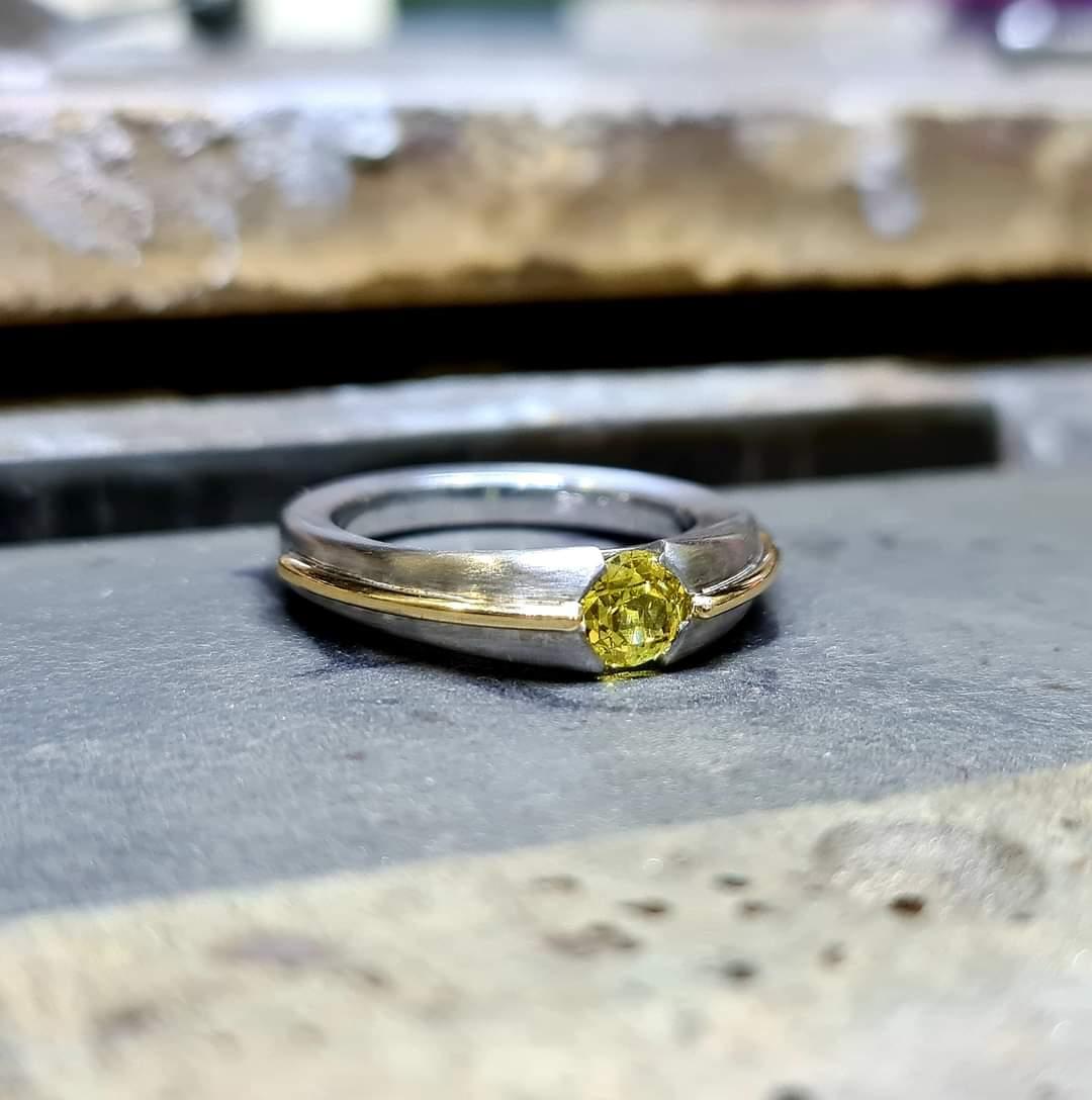 Round Cut 18ct Gold and Sapphire Engagement Ring 