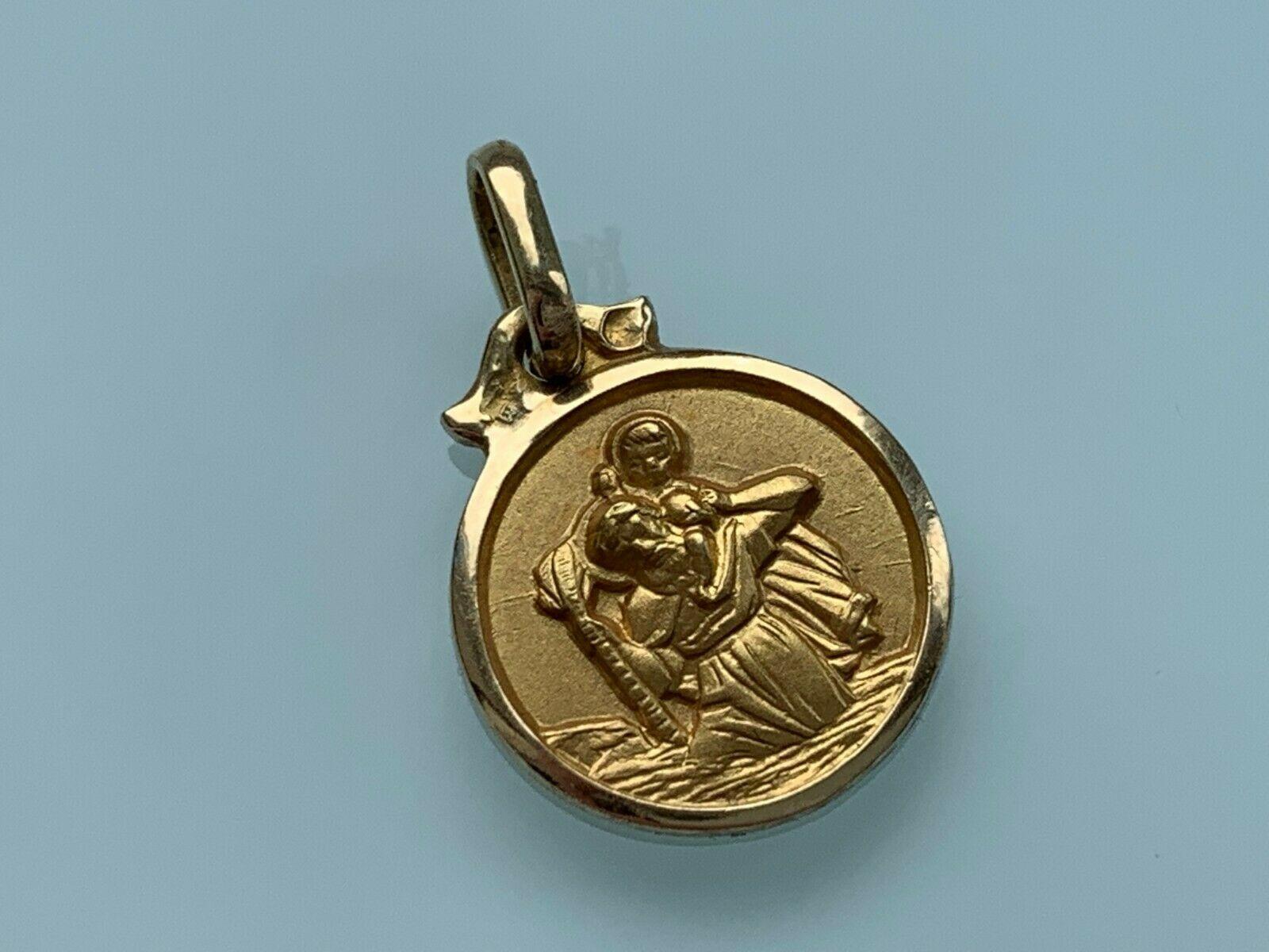 pendentif Religieux Européen en Or 18ct Antique 
Tampons au sommet du pendentif 
le droit est légèrement usé mais le gauche a les lettres N B visibles.
Origine européenne 
La caution est moderne  