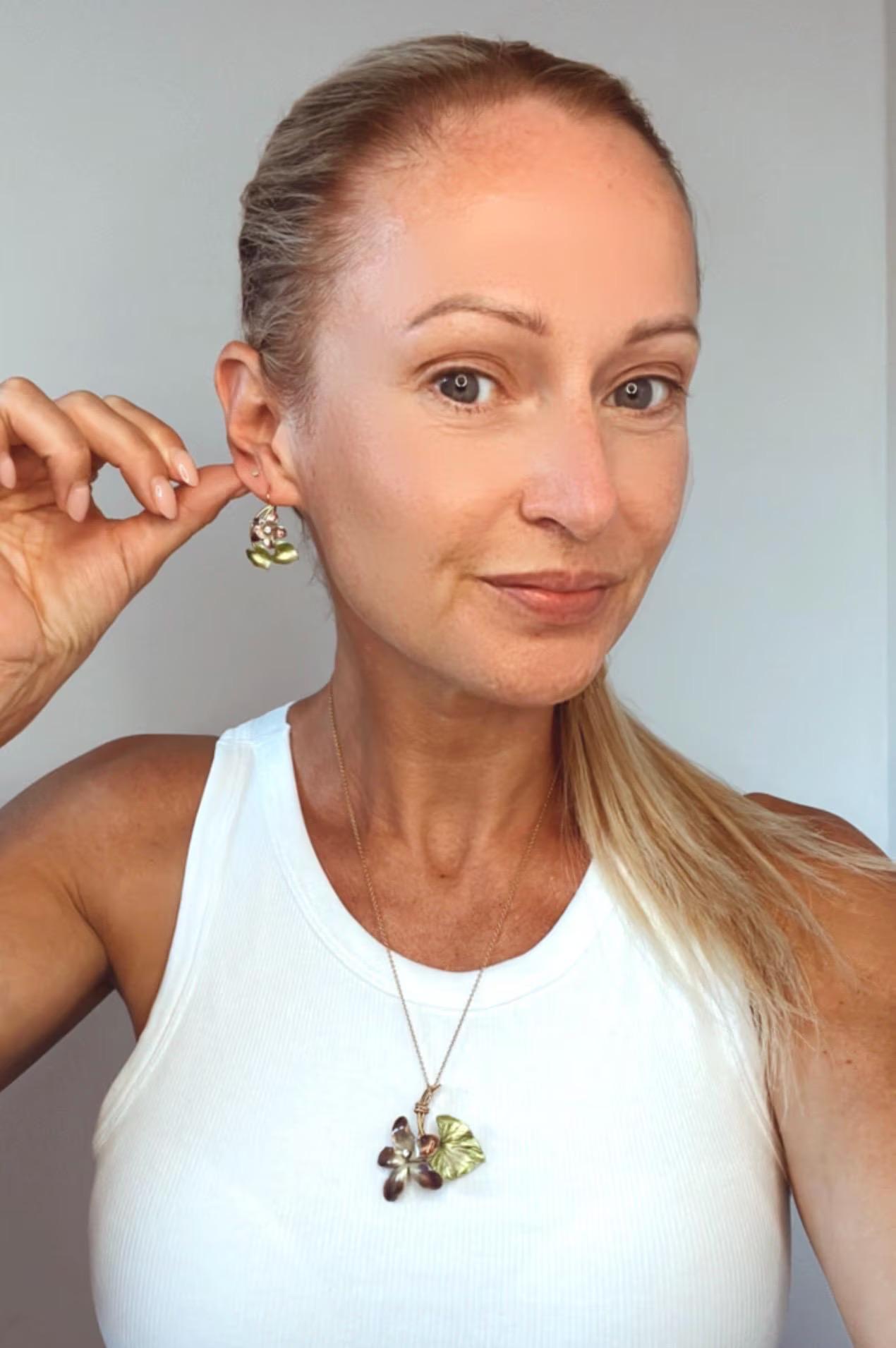 Brilliant Cut 18ct Gold Art Nouveau Enamel and Diamond Violet Flower Pendent and Earring Set For Sale