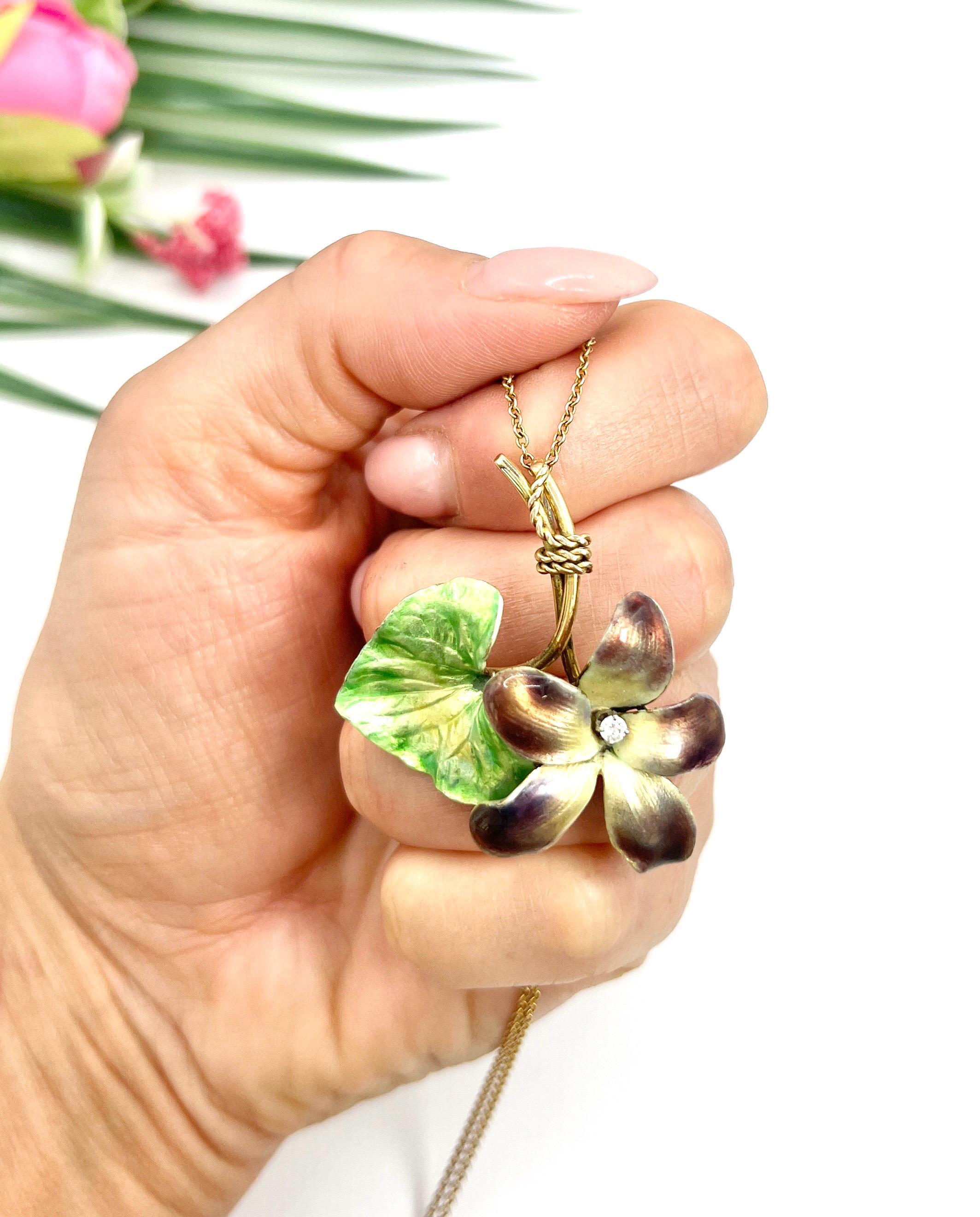 18ct Gold Art Nouveau Enamel and Diamond Violet Flower Pendent and Earring Set In Good Condition For Sale In Brighton, GB