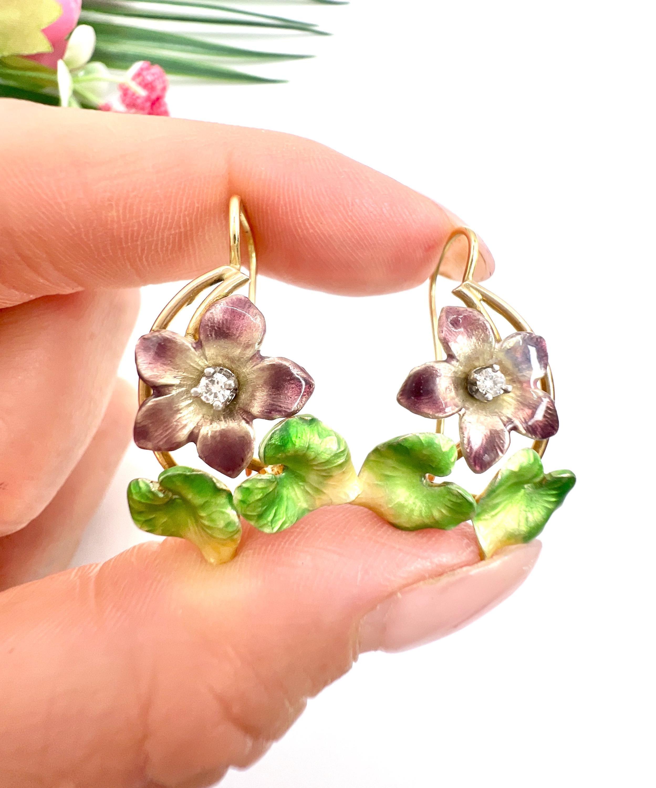 18ct Gold Art Nouveau Enamel and Diamond Violet Flower Pendent and Earring Set For Sale 2