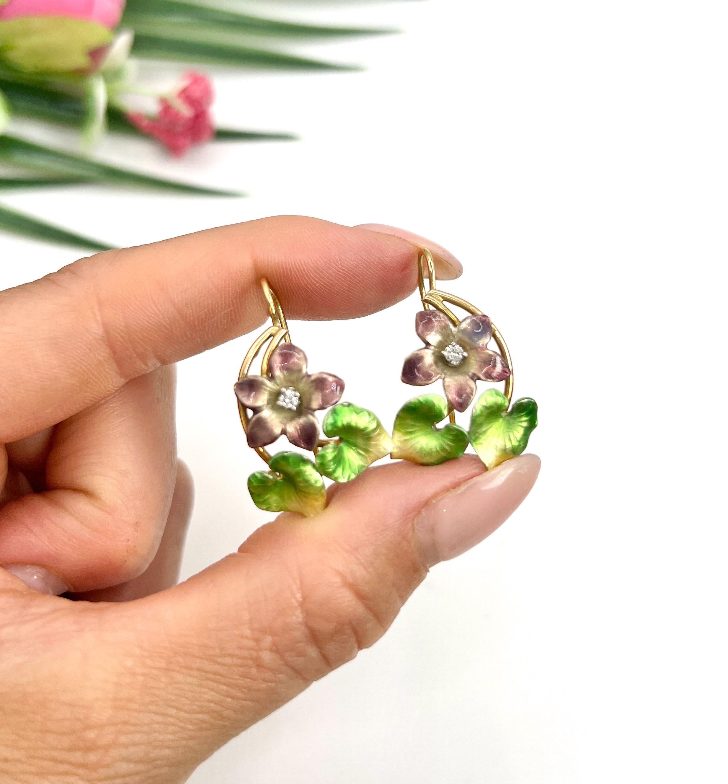 18ct Gold Art Nouveau Enamel and Diamond Violet Flower Pendent and Earring Set For Sale 3