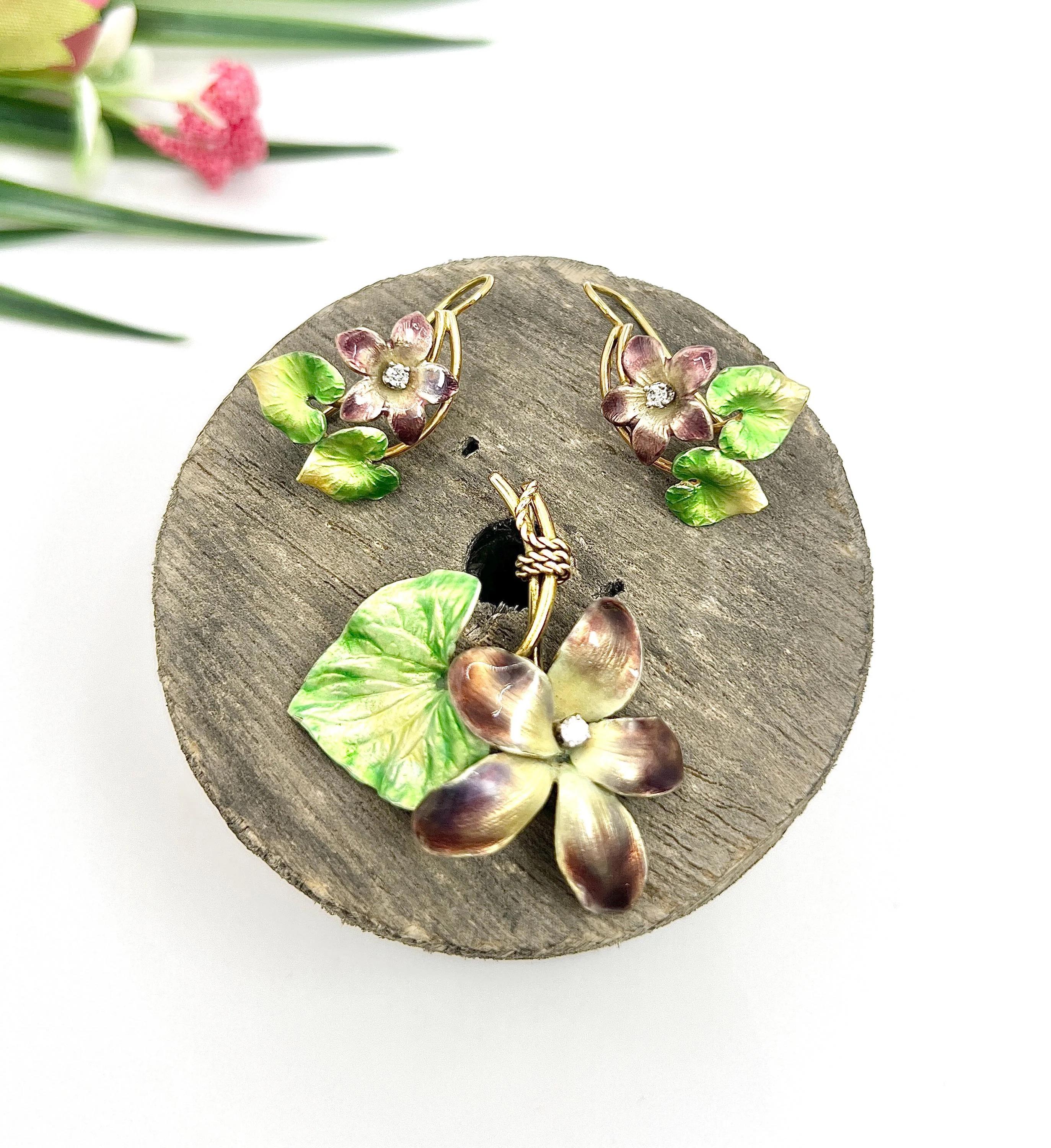 18ct Gold Art Nouveau Enamel and Diamond Violet Flower Pendent and Earring Set For Sale 4