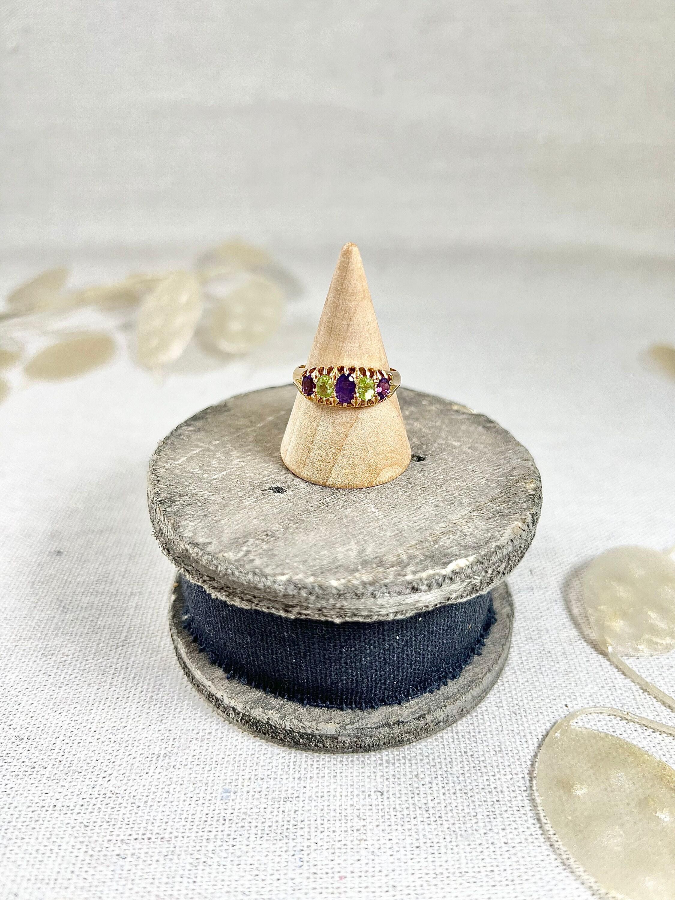 18ct Gold Birmingham Hallmarked Edwardian Suffragette Amethyst and Peridot Ring In Good Condition In Brighton, GB