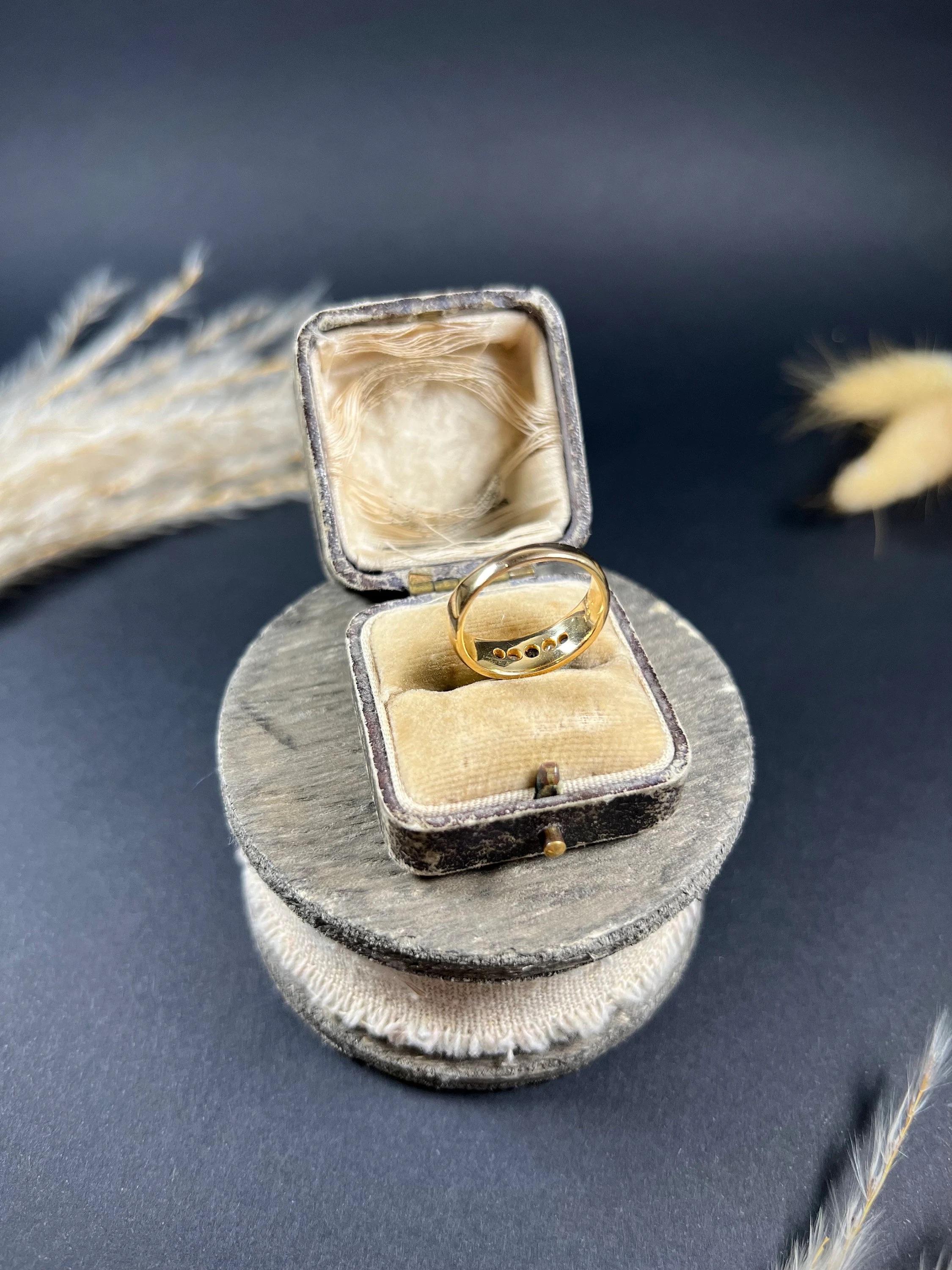 18 Karat Gold Birmingham gestempelter viktorianischer Saphir Diamant-Ring mit fünf Steinen im Angebot 1