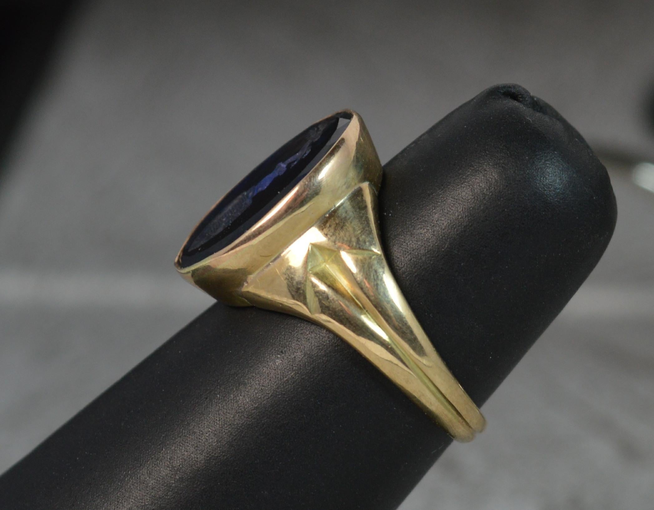 A superb single blue sapphire and 18ct gold seal intaglio signet ring.
The oval blue sapphire in fine bezel setting. 12mm x 15mm stone. Expertly hand carved family crest to the centre of the sapphire. The design depicts a rearing deer to top above a
