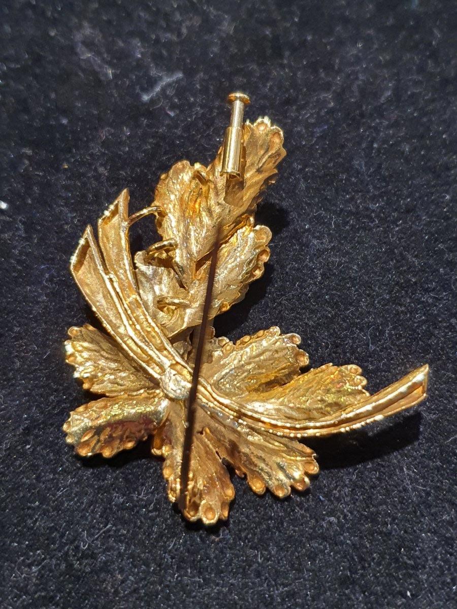 Art Deco 18ct Gold Brooch. For Sale