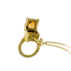 Viktorianischer Giftring mit Barockgravur und Schlüssel aus 18 Karat Gold:: Citrin und Diamant