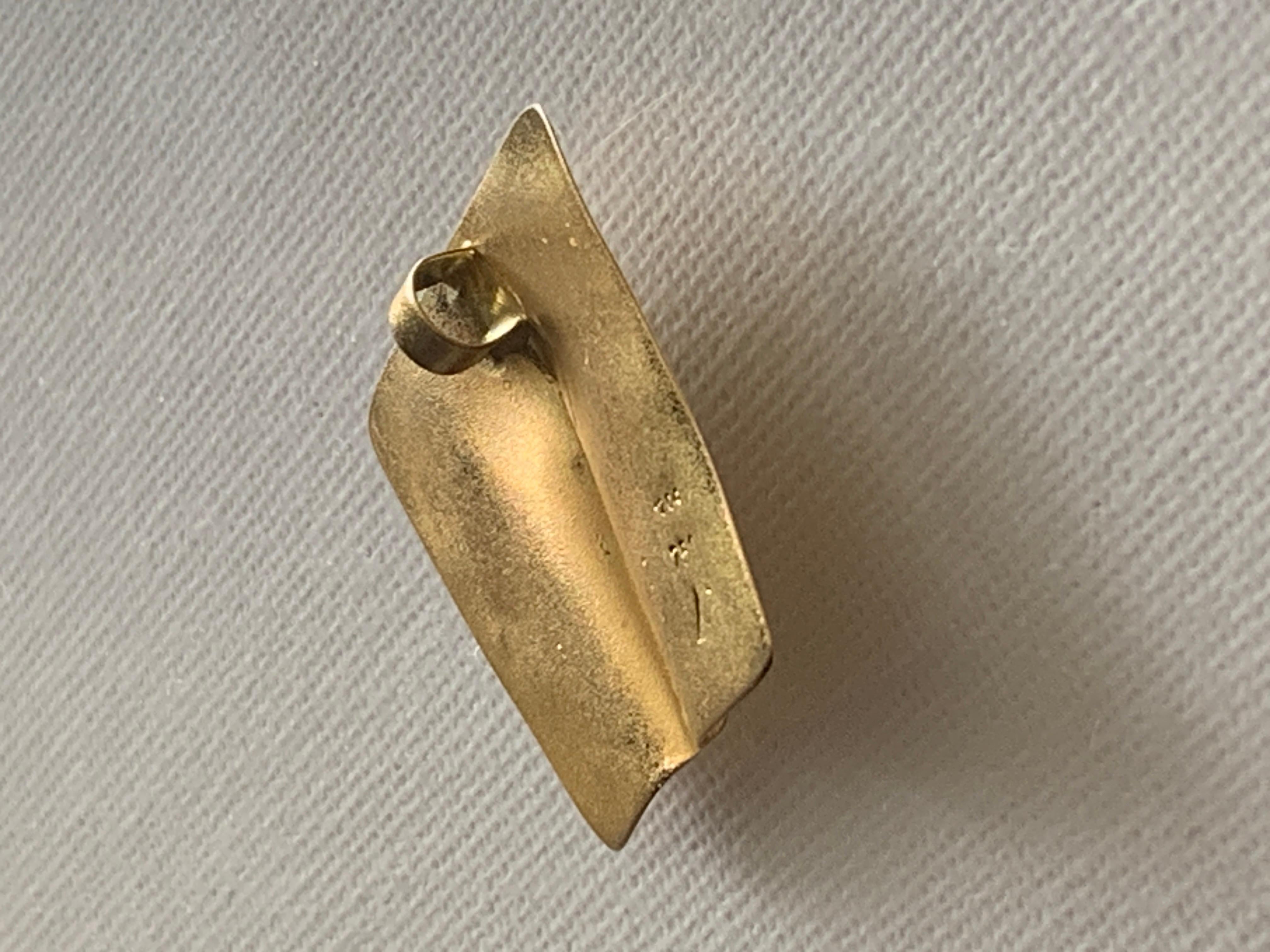 18ct Gold Contemporary Artisan designer Pendant & Earrings set For Sale 7