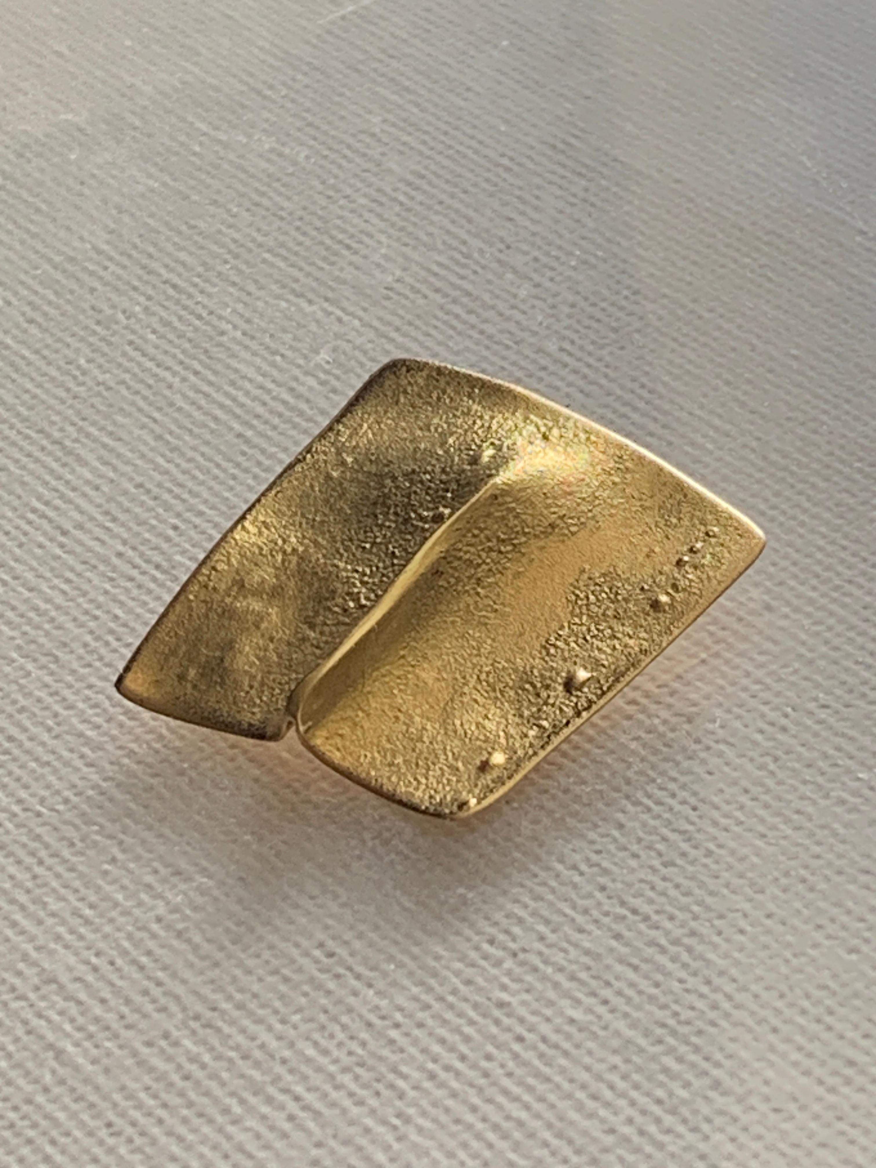18ct Gold Contemporary Artisan designer Pendant & Earrings set For Sale 9