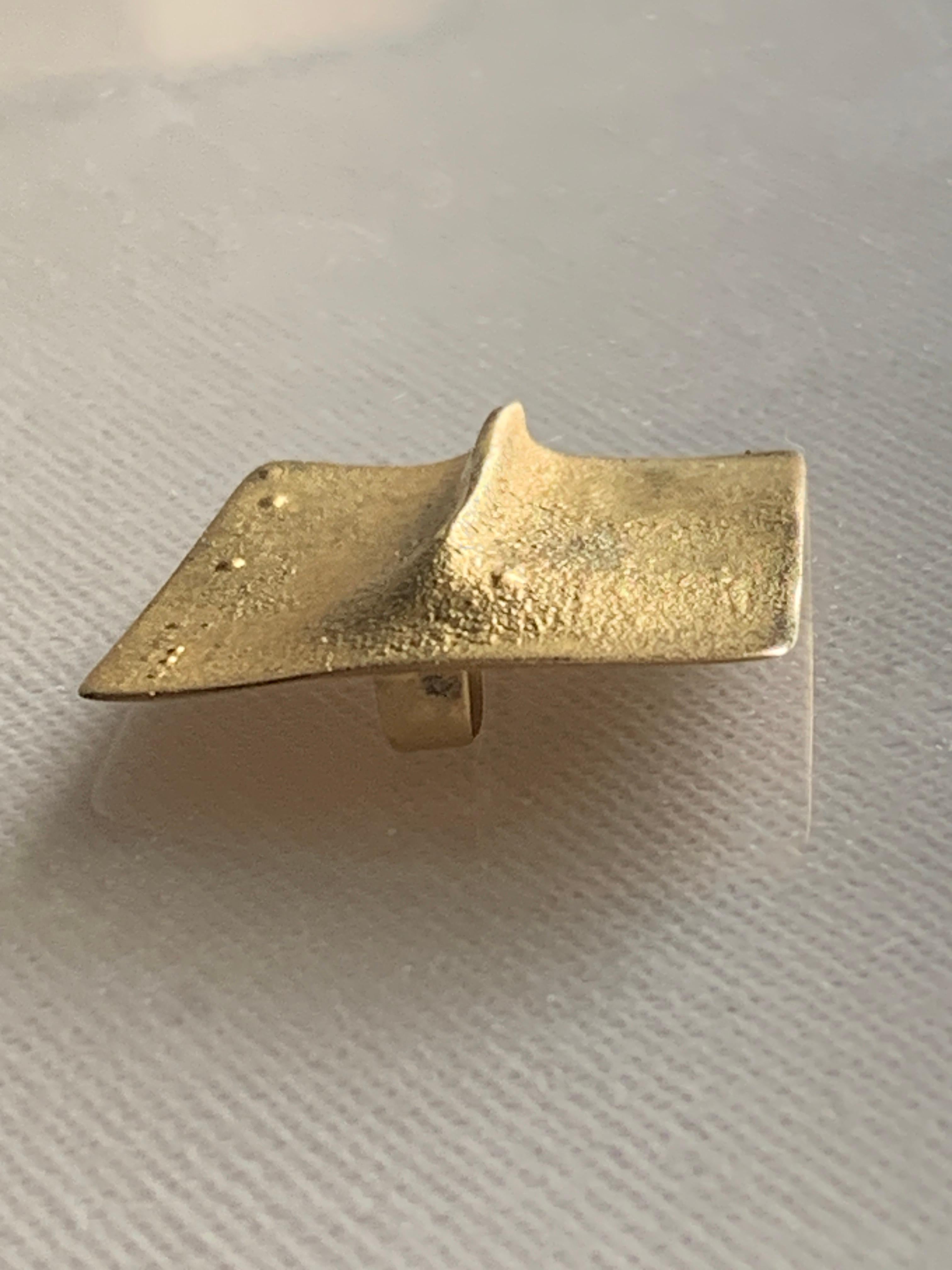 18ct Gold Contemporary Artisan designer Pendant & Earrings set For Sale 11