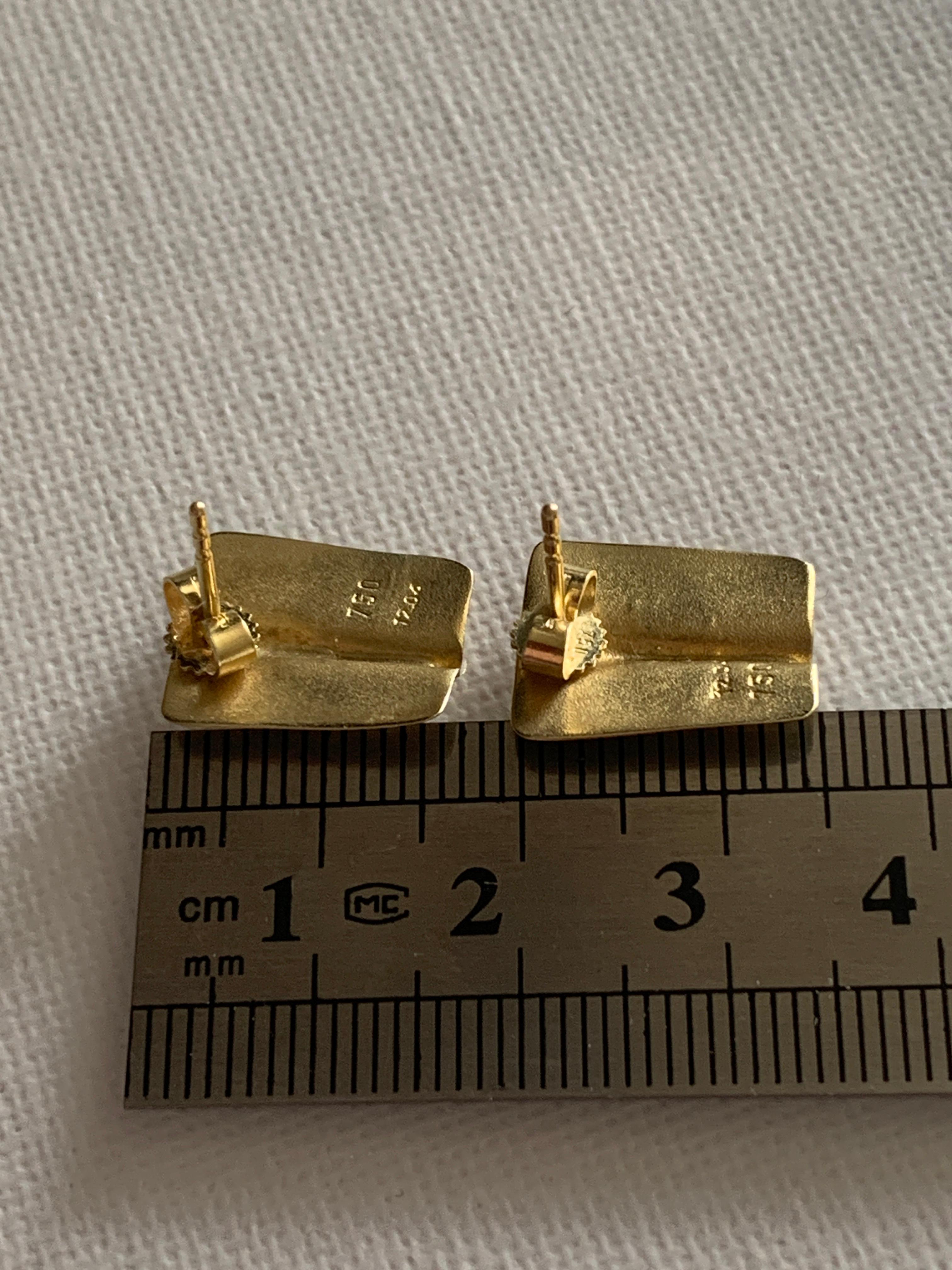 18ct Gold Contemporary Artisan designer Pendant & Earrings set For Sale 3