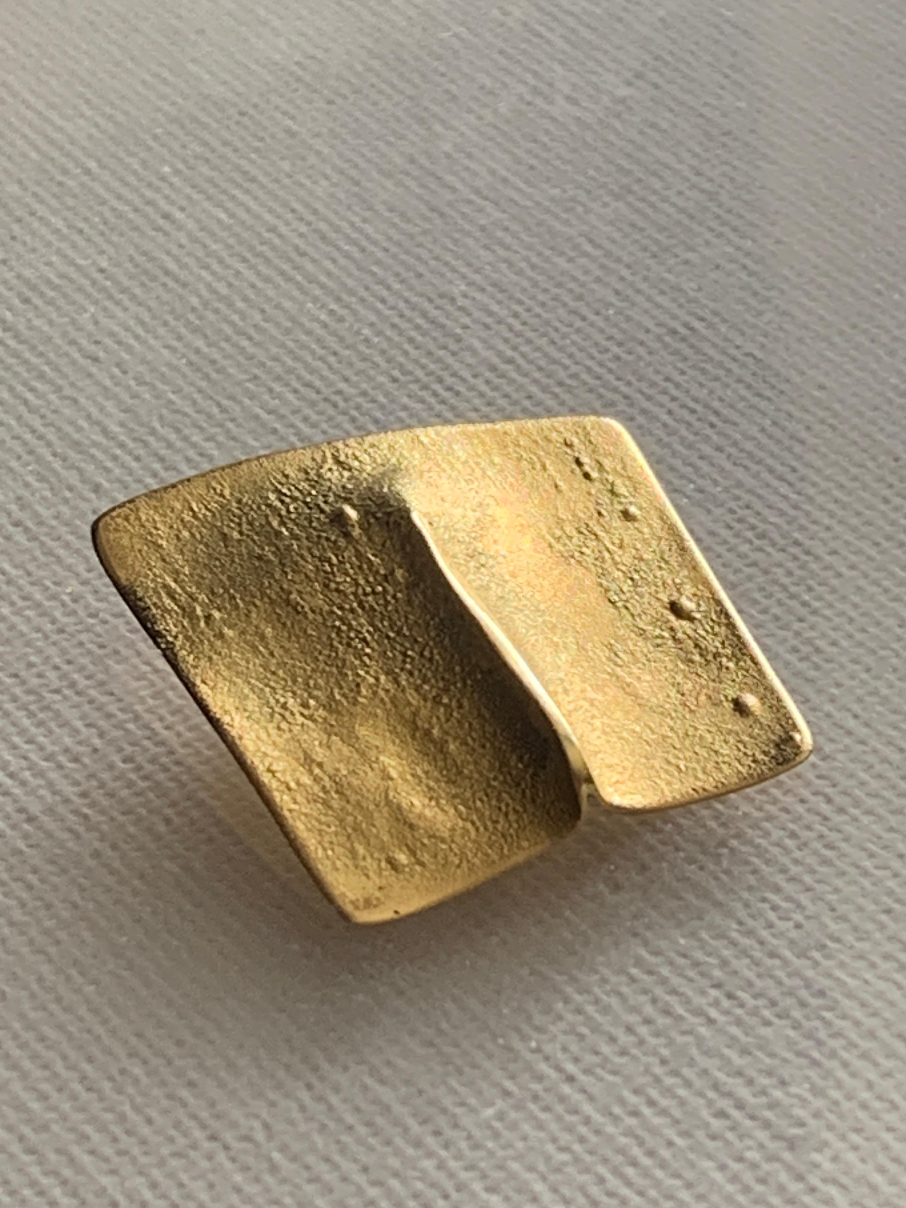 18ct Gold Contemporary Artisan designer Pendant & Earrings set For Sale 4