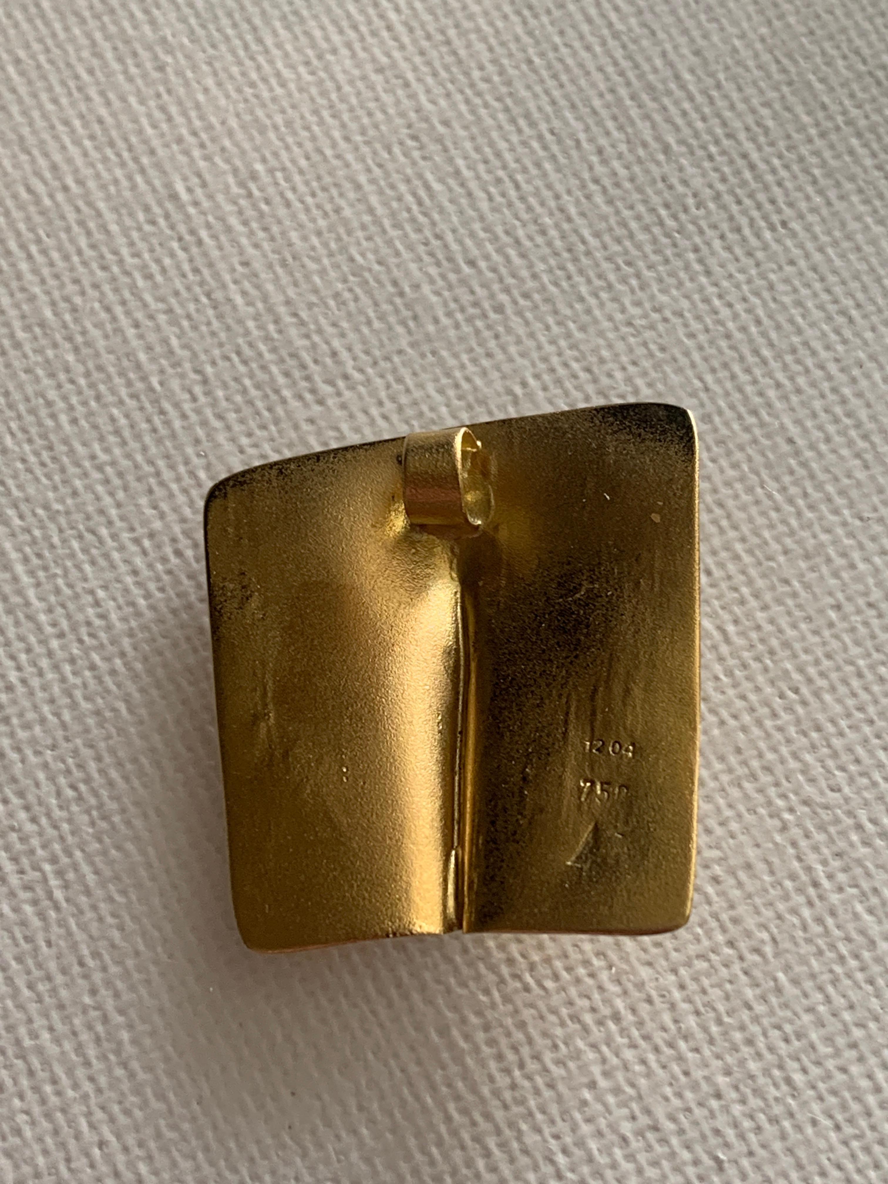 18ct Gold Contemporary Artisan designer Pendant & Earrings set For Sale 5