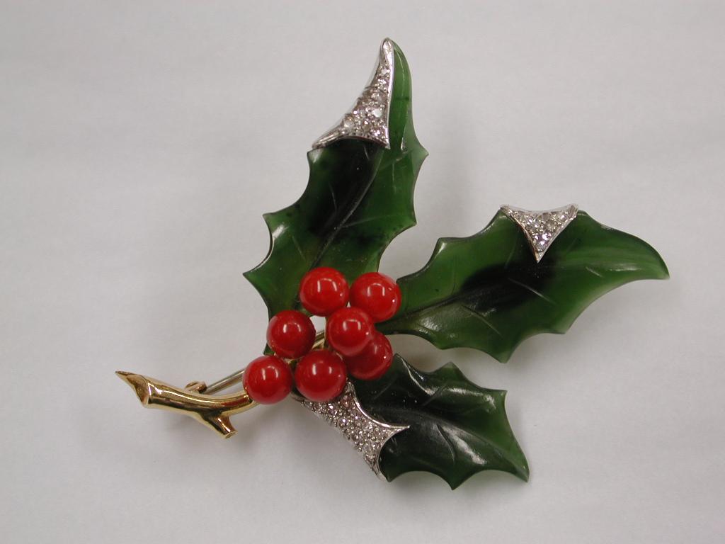 Arts and Crafts 18ct Gold and Nephrite with Diamonds Brooch and Earrings Depicting Holly