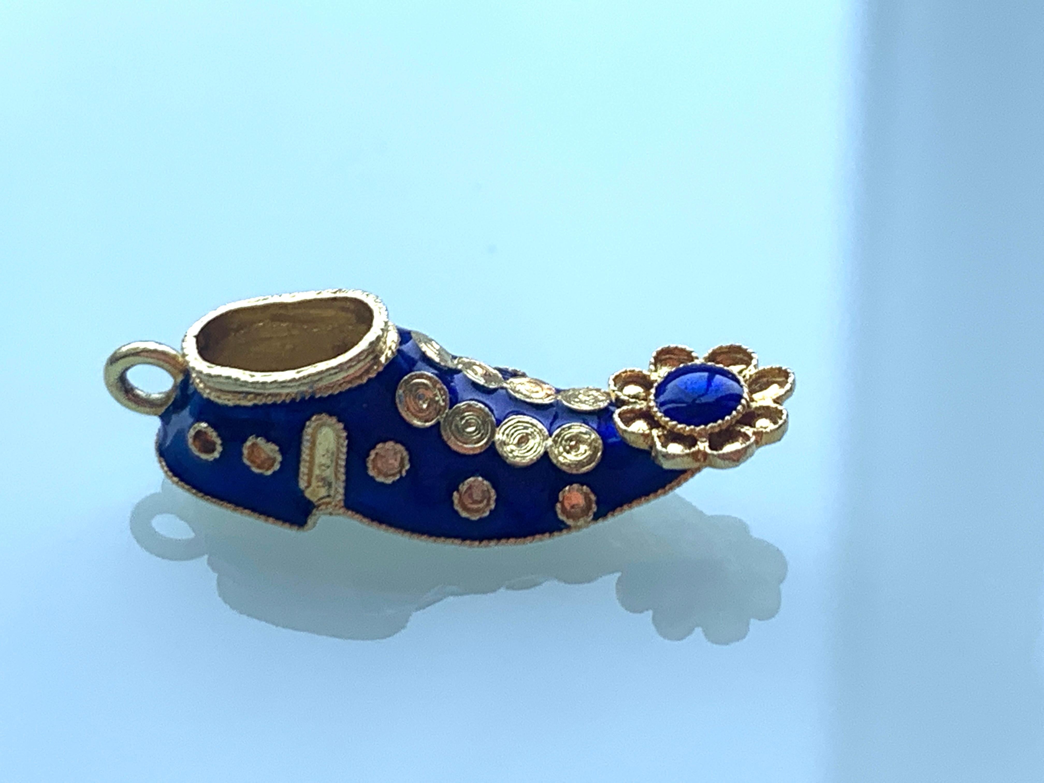 Beautiful 
18ct Gold Jester slipper 
with Royal Blue Enamel 
Stamped 750 underneath