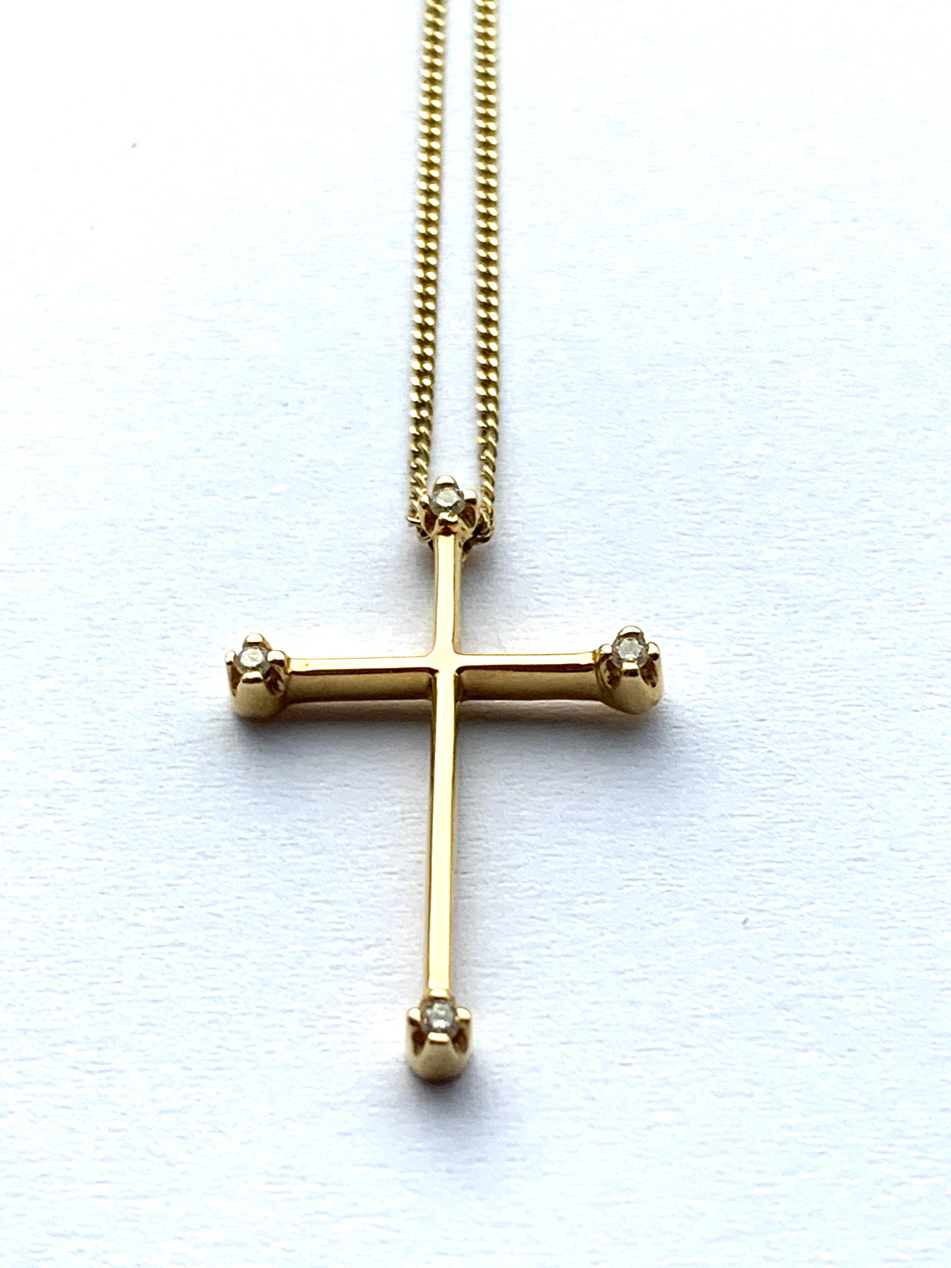 Taille ronde Croix en or 18ct avec diamant et chaîne de 16