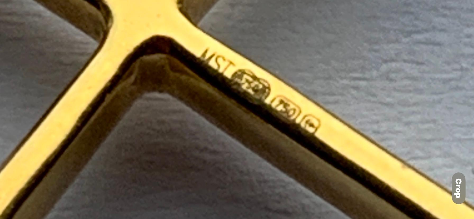 Croix en or 18ct avec diamant et chaîne de 16