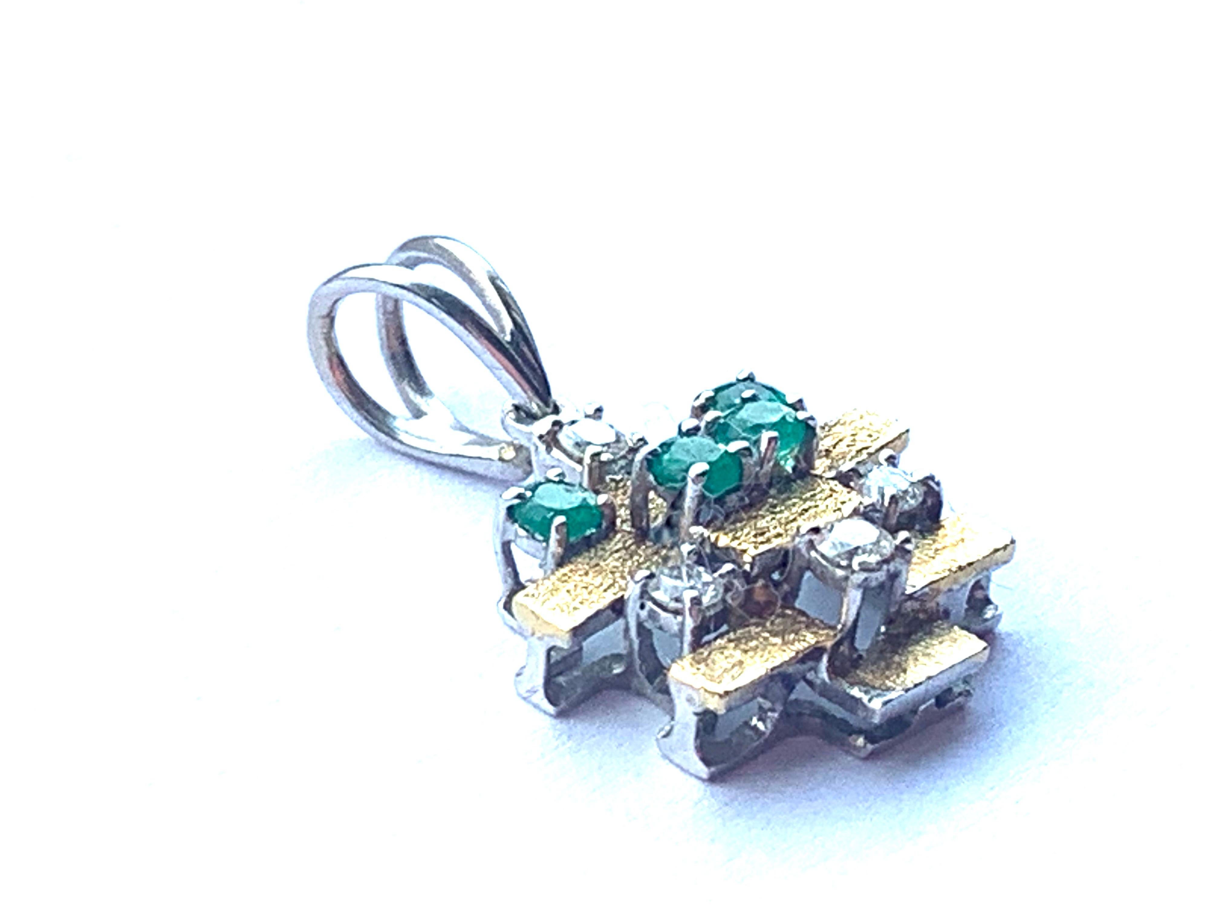 Taille ronde Pendentif en or 18 carats, diamant et émeraude