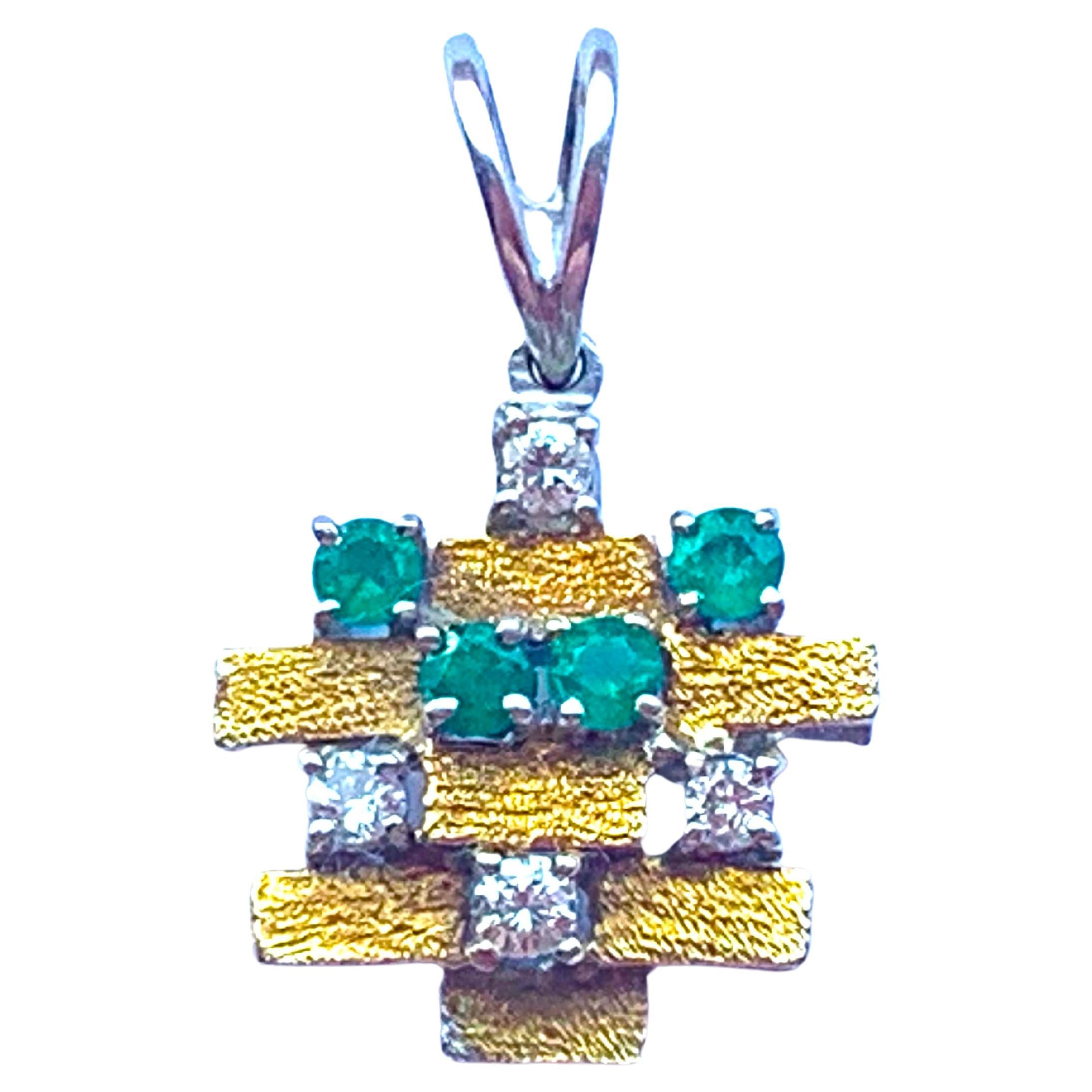18ct Gold Diamond and Emerald Pendant For Sale