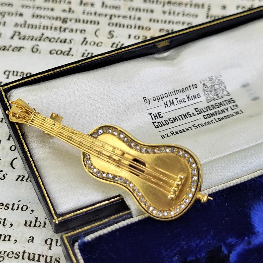guitar brooch pin