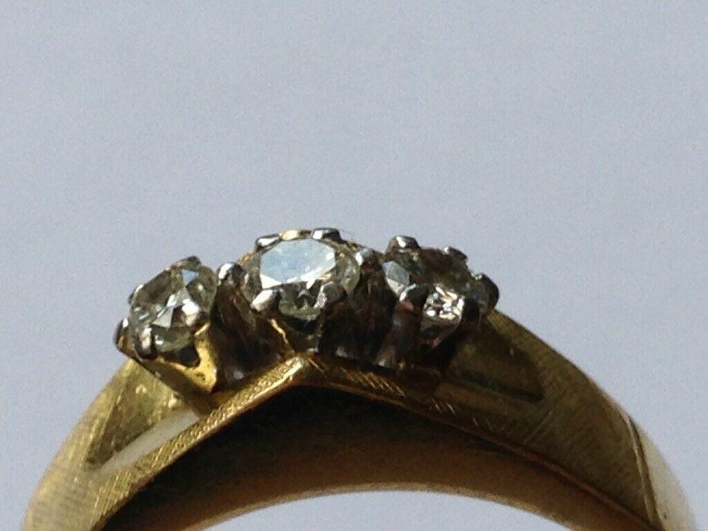 Artisan Bague en or 18 carats et diamants en vente