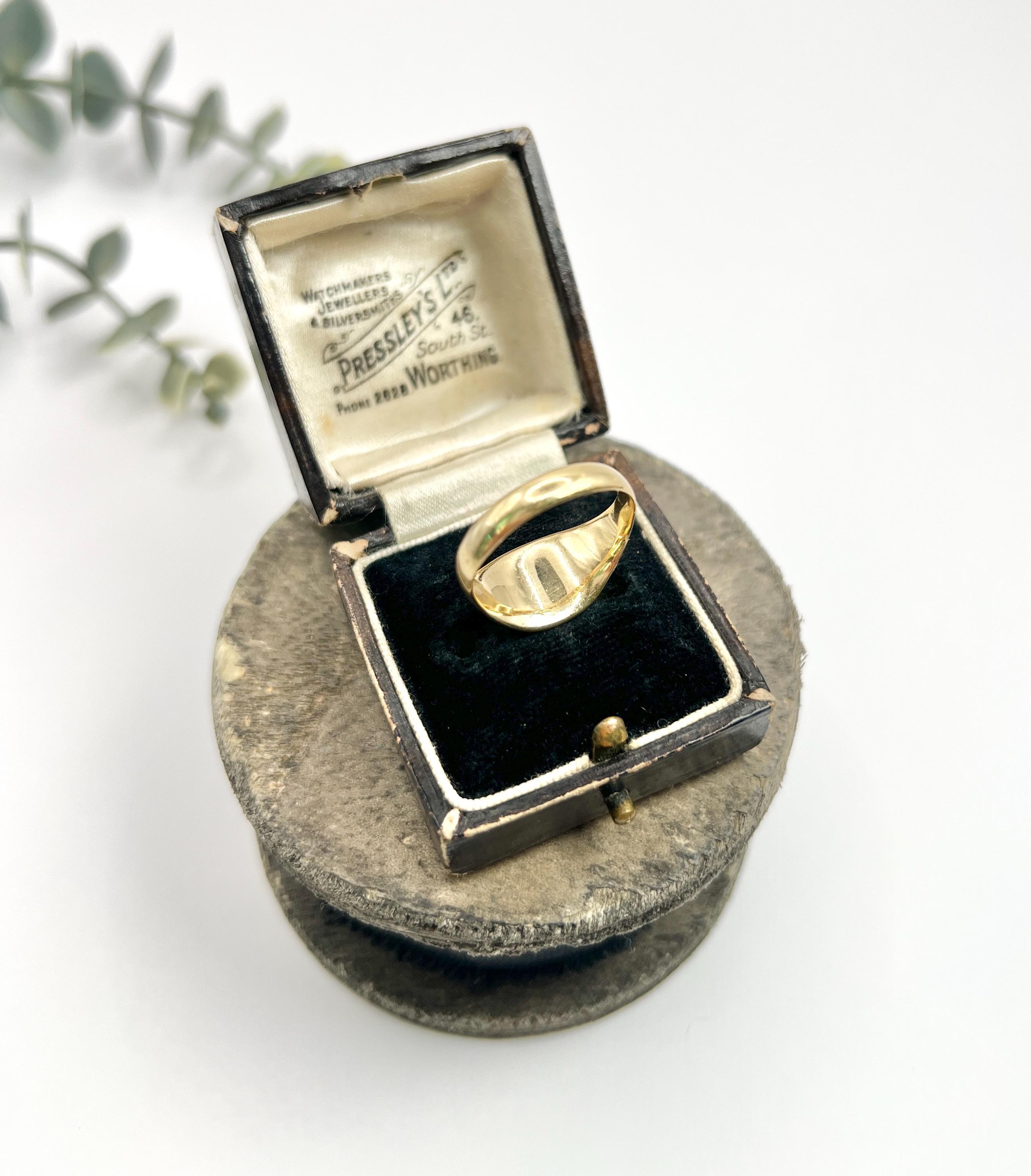 18ct Gold Edwardian Armoured Arm Crest Signet Ring Hallmarked Chester 1911 For Sale 7
