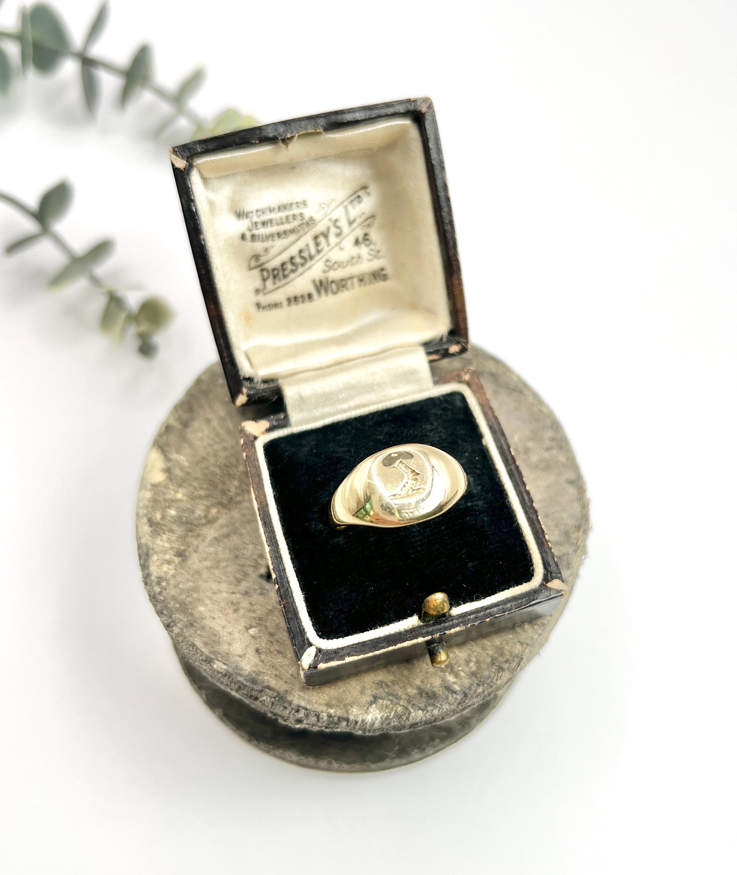 Women's or Men's 18ct Gold Edwardian Armoured Arm Crest Signet Ring Hallmarked Chester 1911 For Sale