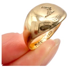18ct Gold Edwardian Armoured Arm Crest Signet Ring Hallmarked Chester 1911