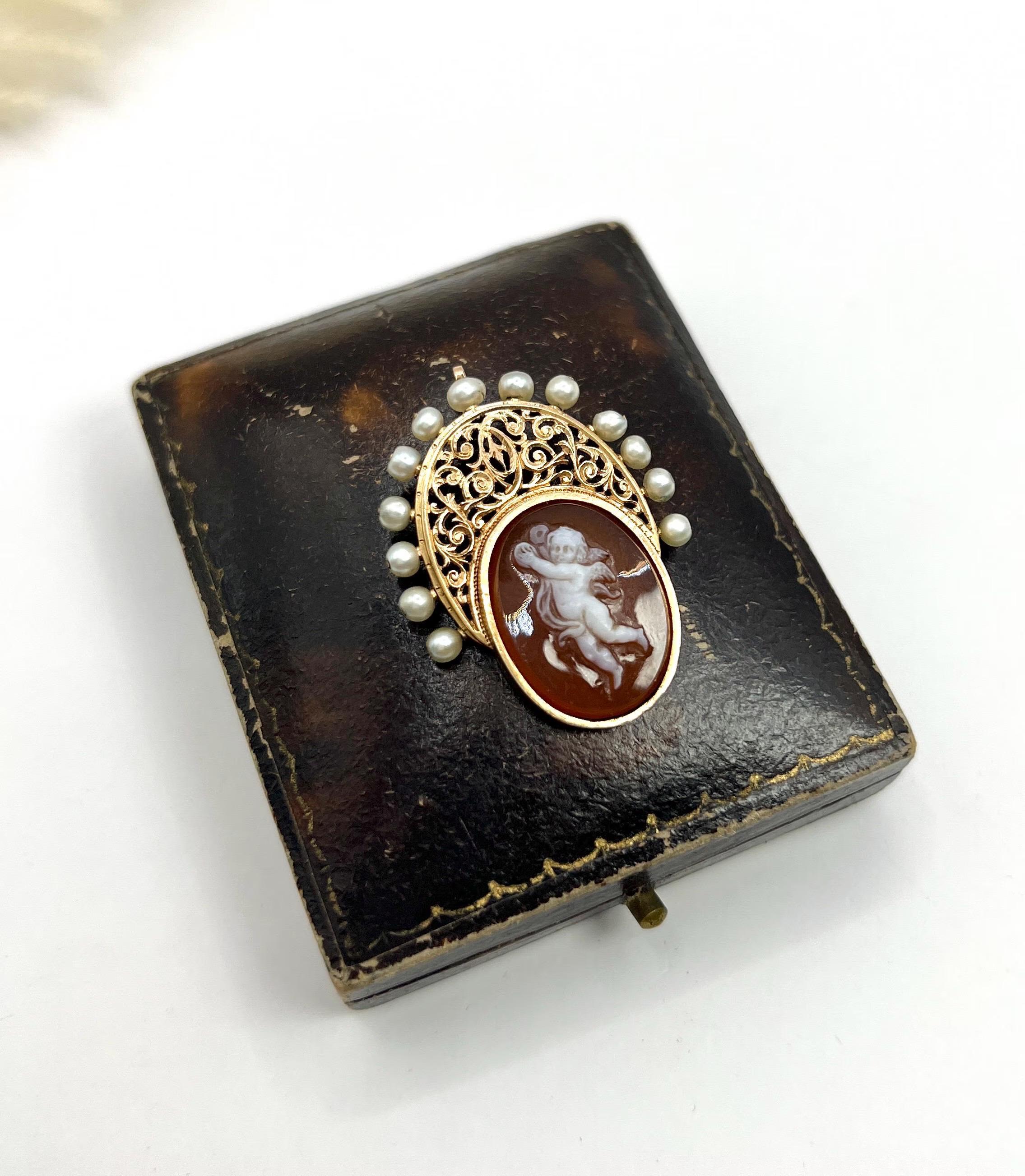 Women's or Men's 18ct Gold, Edwardian Hardstone Cherub Cameo Pendant with Natural Seed Pearls For Sale