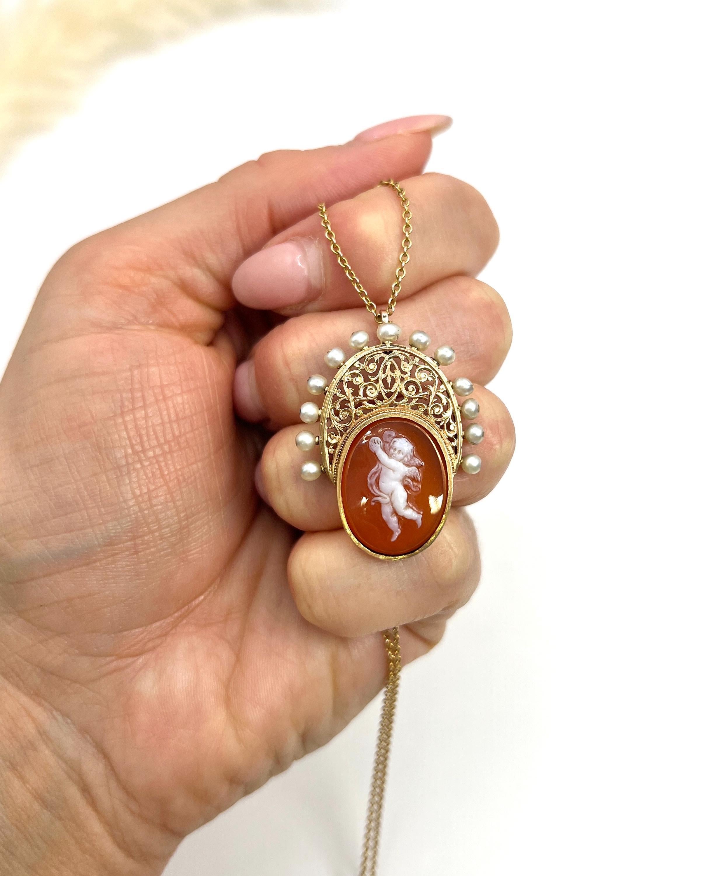 18ct Gold, Edwardian Hardstone Cherub Cameo Pendant with Natural Seed Pearls For Sale 3
