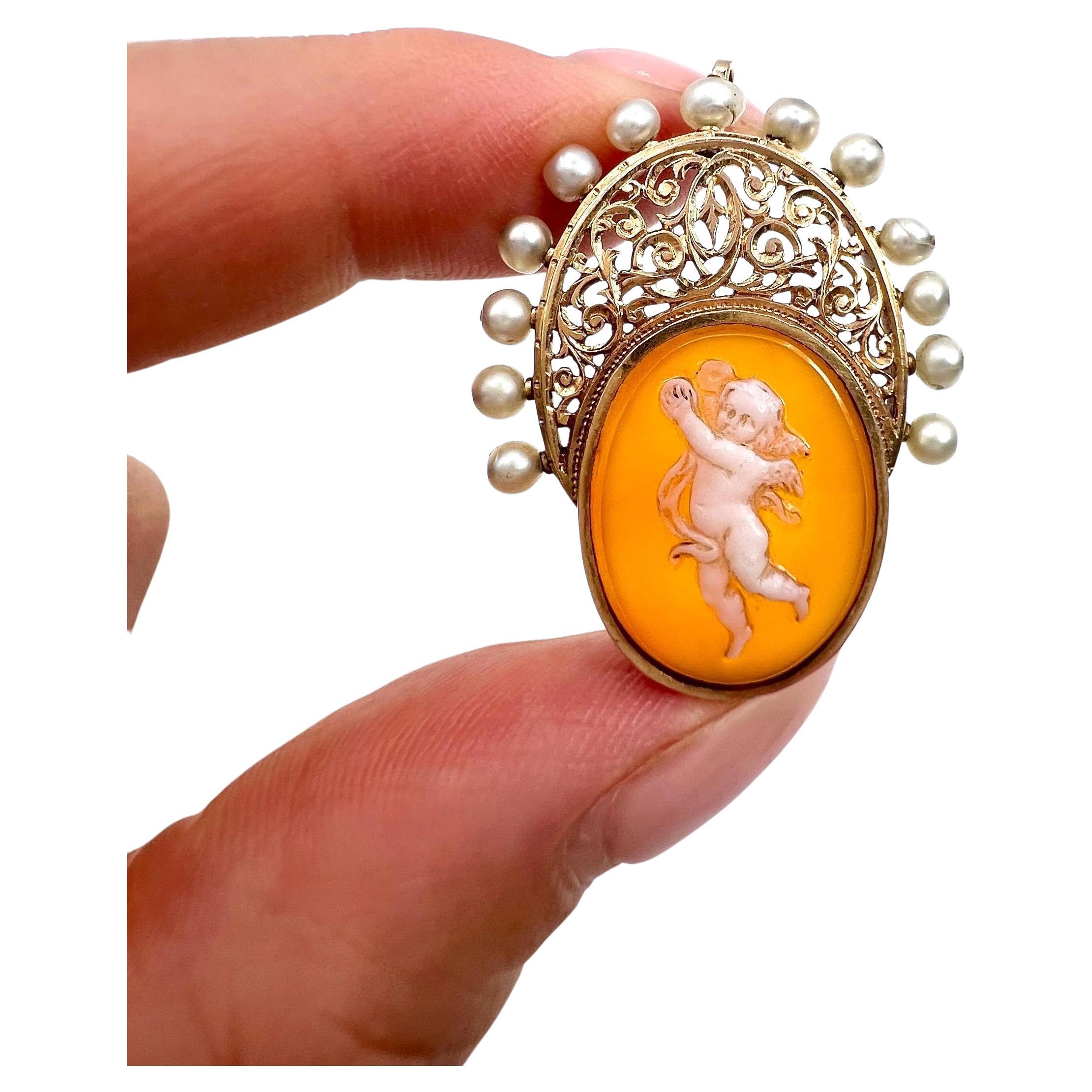 18ct Gold, Edwardian Hardstone Cherub Cameo Pendant with Natural Seed Pearls For Sale